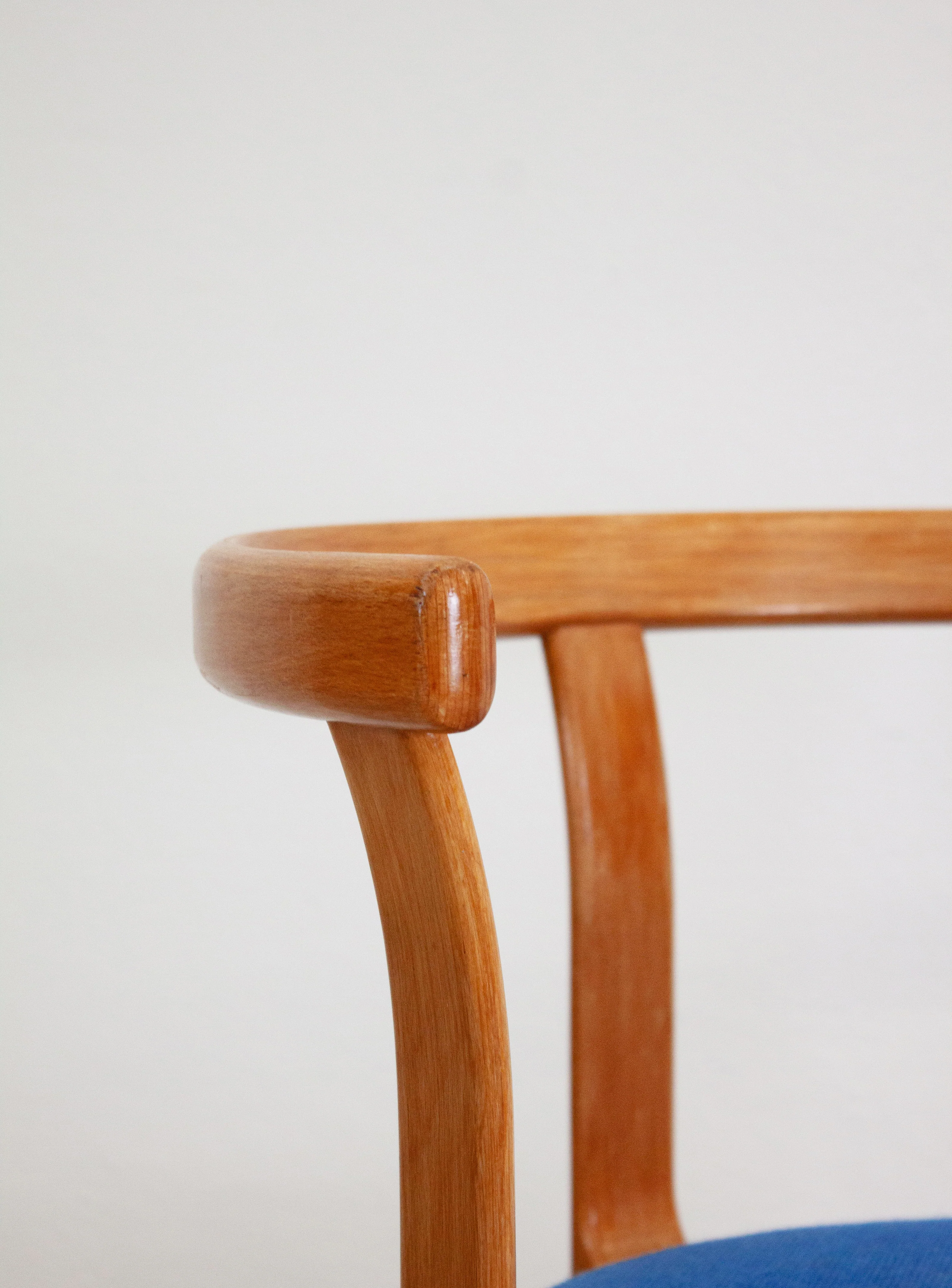 Magnus Olesen Model 8000 Dining Chair by Rud Thygesen & Johnny Sørensen (Blue) - Image 22