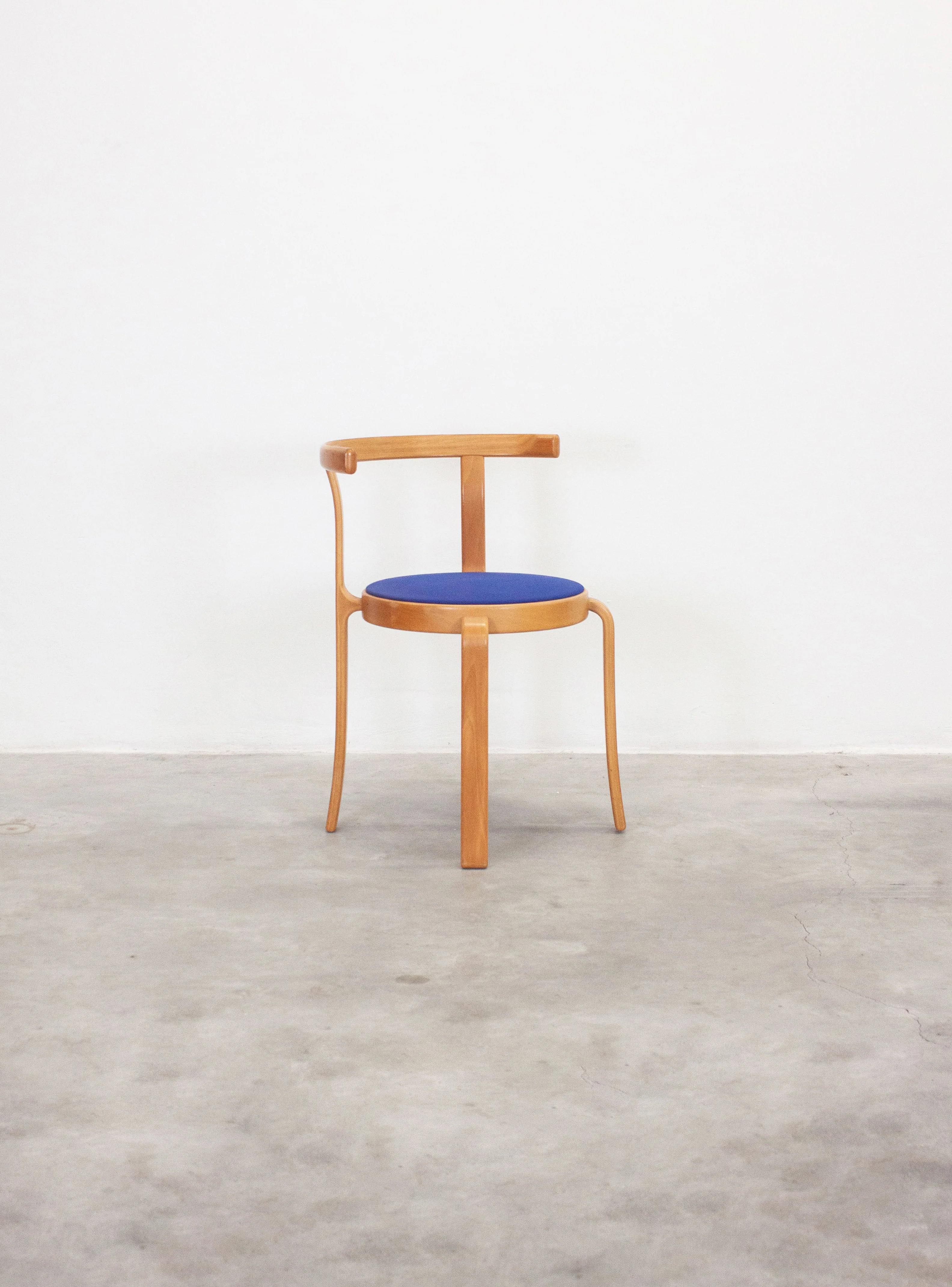 Magnus Olesen Model 8000 Dining Chair by Rud Thygesen & Johnny Sørensen (Cobalt Blue)