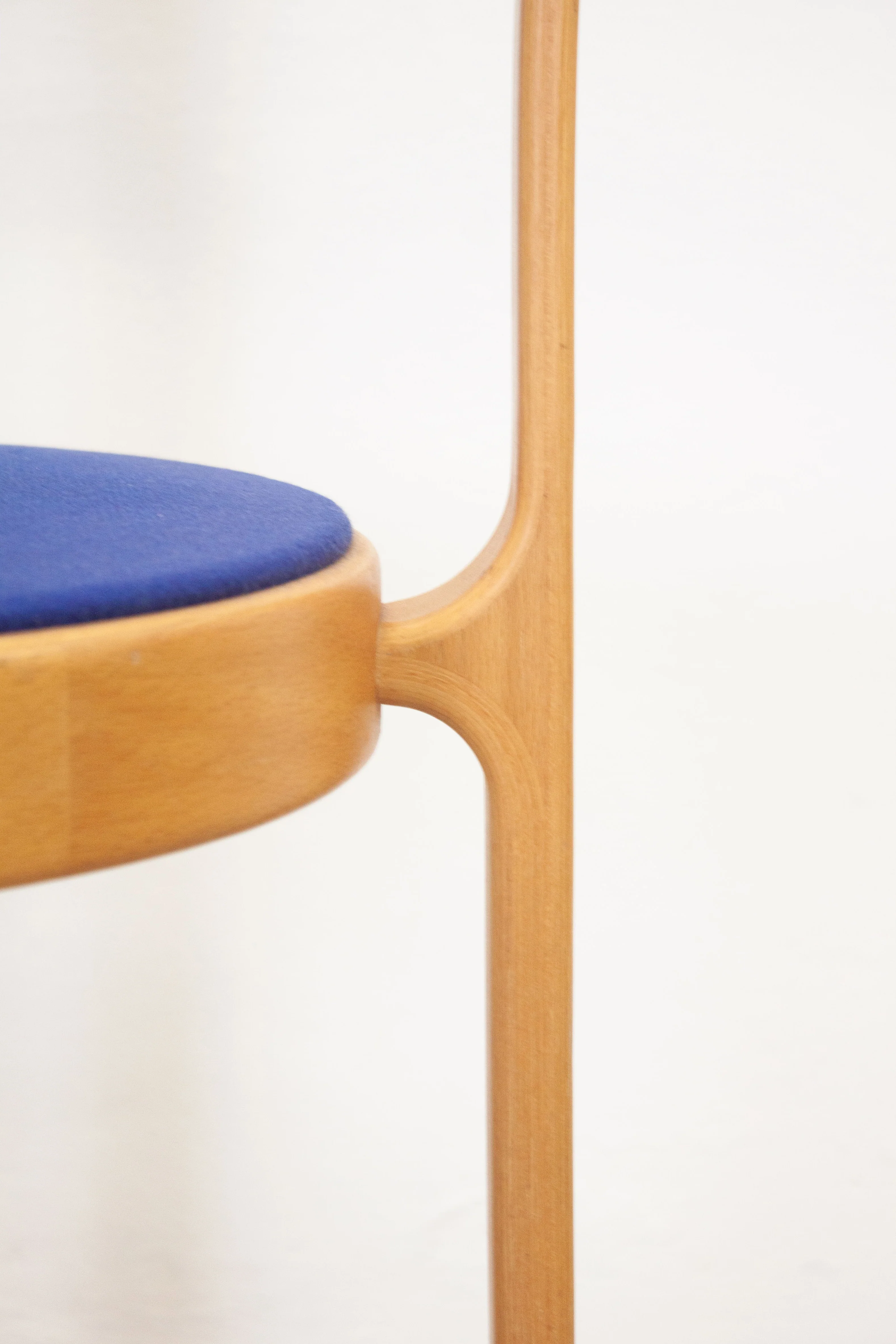 Magnus Olesen Model 8000 Dining Chair by Rud Thygesen & Johnny Sørensen (Cobalt Blue) - Image 3