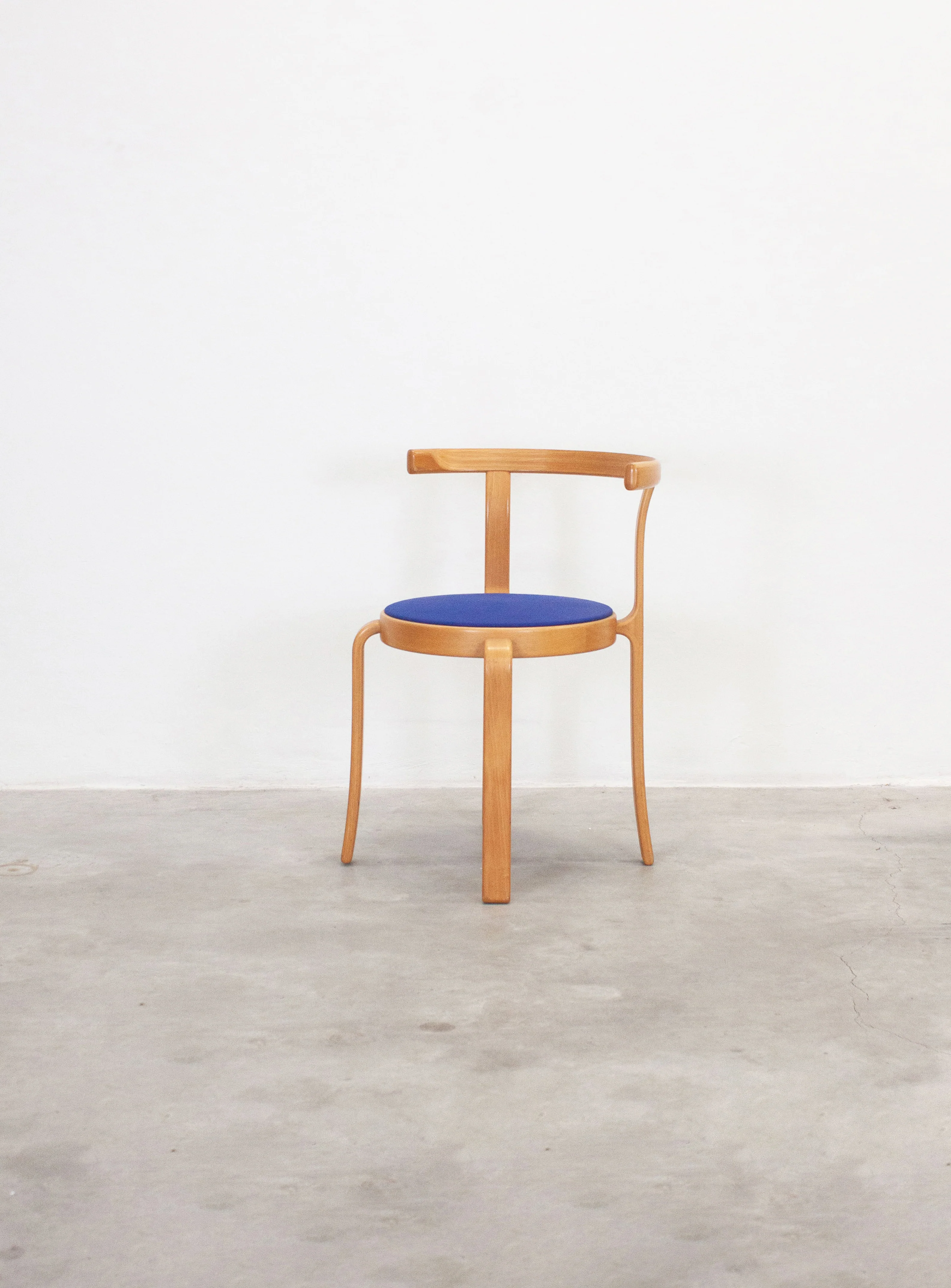 Magnus Olesen Model 8000 Dining Chair by Rud Thygesen & Johnny Sørensen (Cobalt Blue) - Image 4