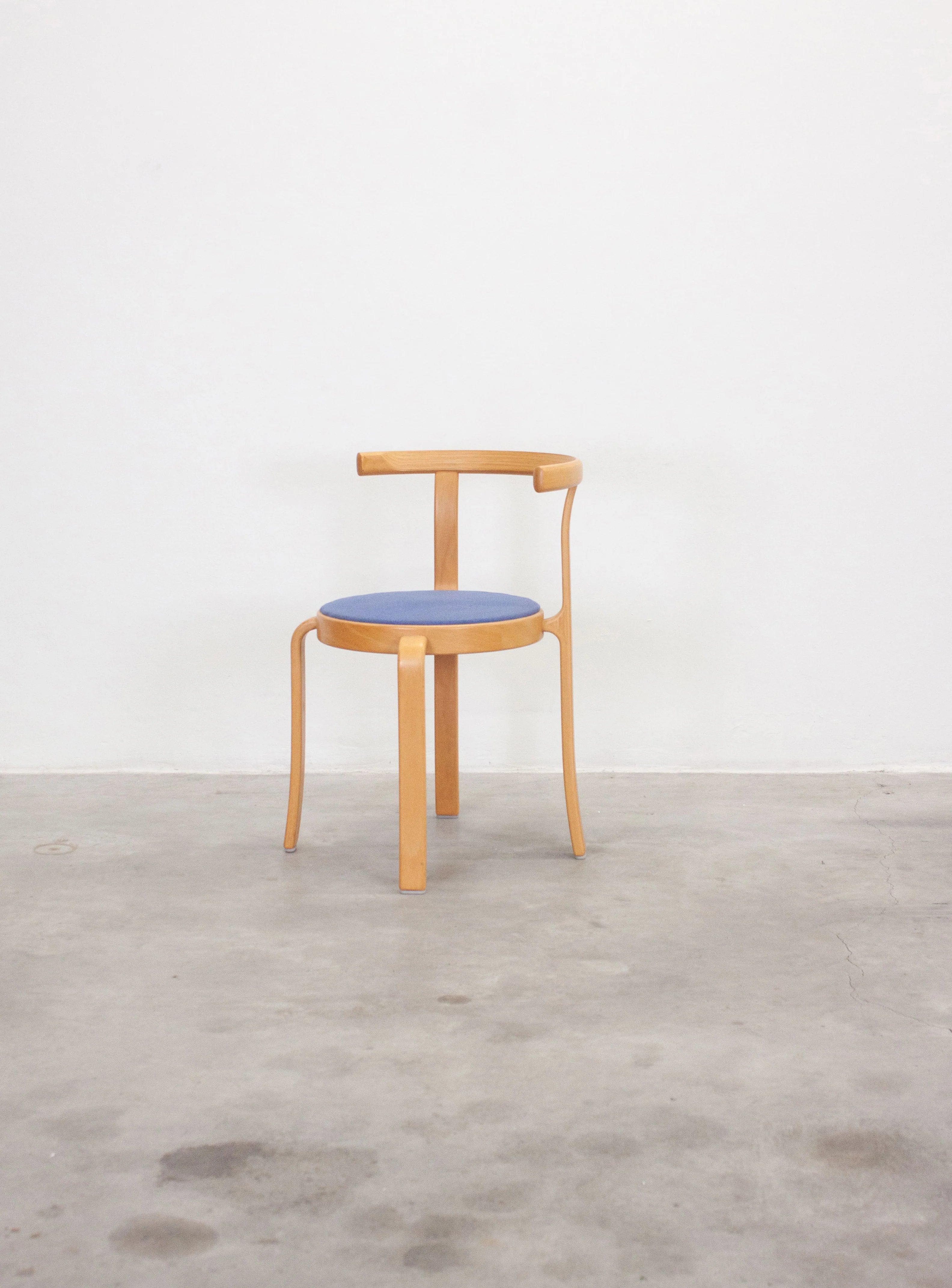 Magnus Olesen Model 8000 Dining Chair by Rud Thygesen & Johnny Sørensen (Light Blue)