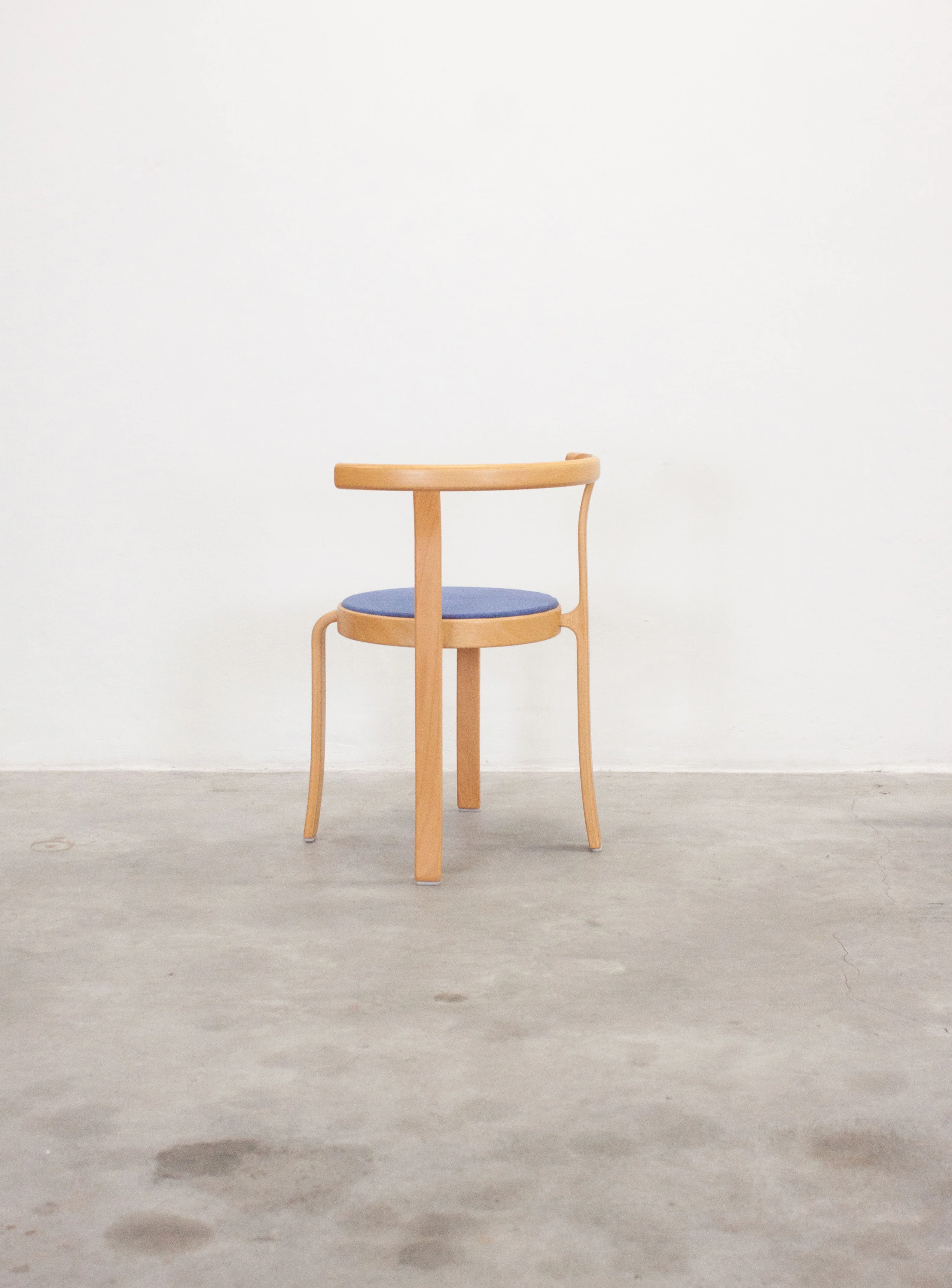 Magnus Olesen Model 8000 Dining Chair by Rud Thygesen & Johnny Sørensen (Light Blue) - Image 4