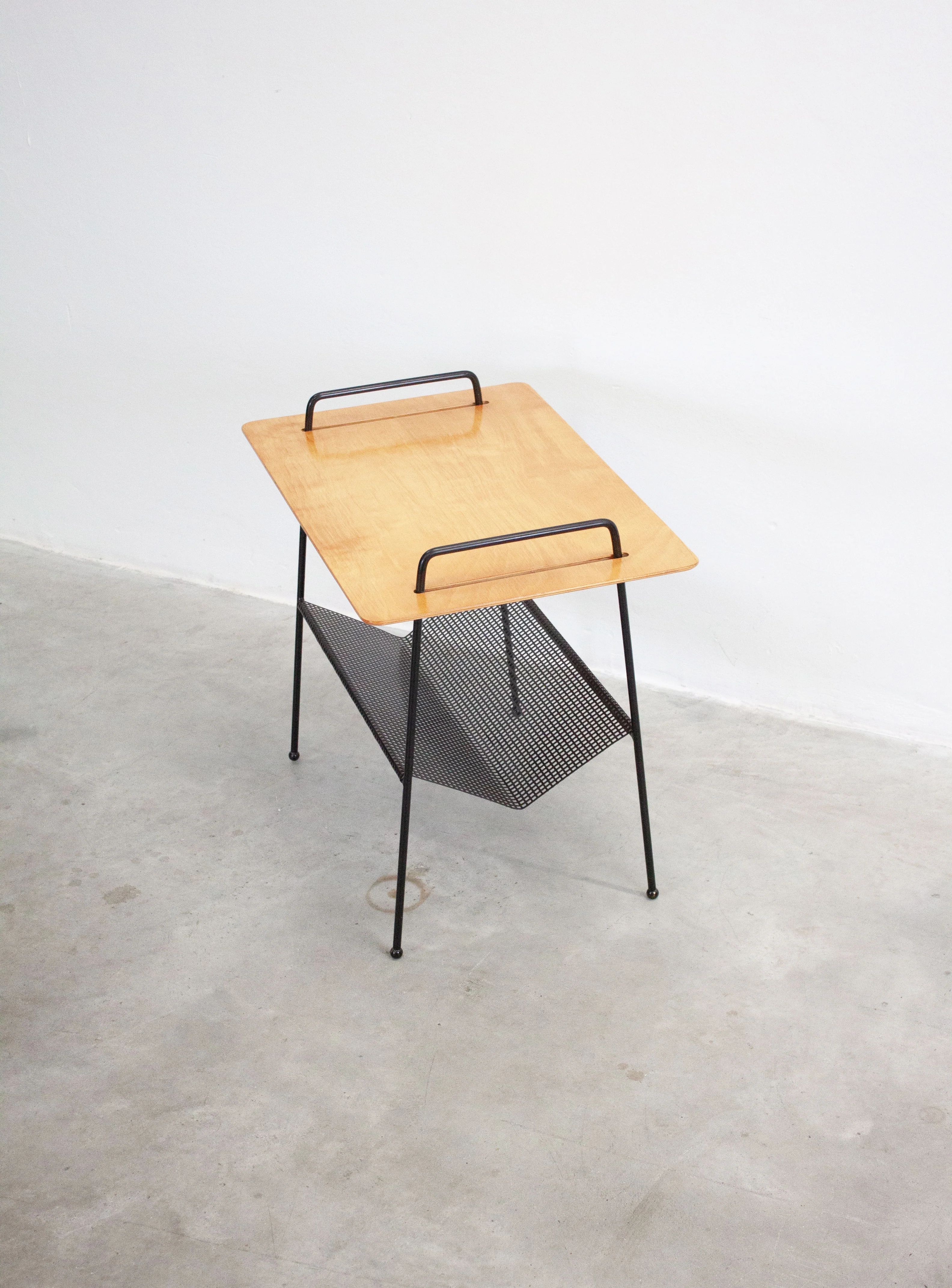 Pastoe TM04 Side Table with Magazine Rack by Cees Braakman - Image 3