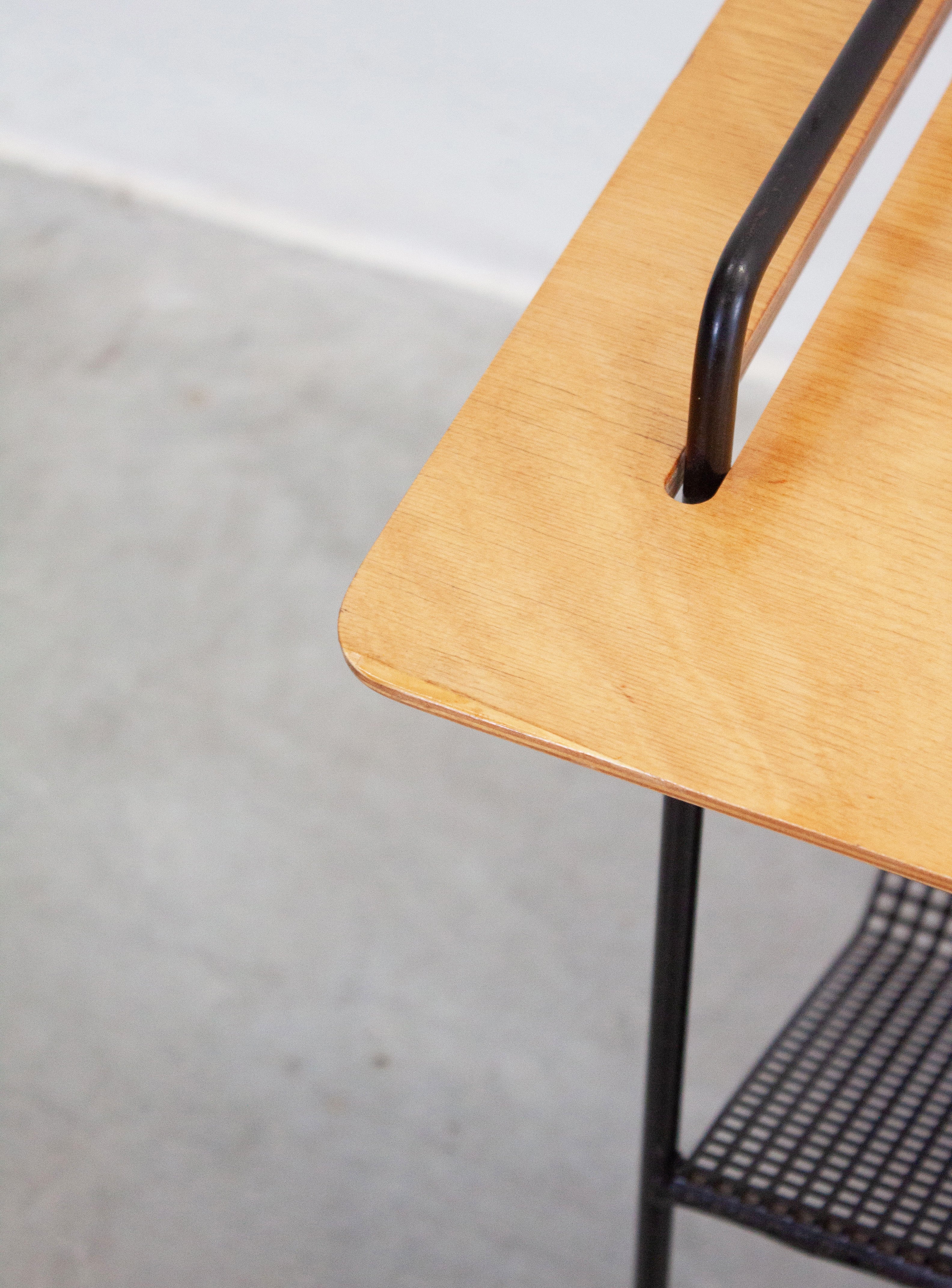 Pastoe TM04 Side Table with Magazine Rack by Cees Braakman - Image 6