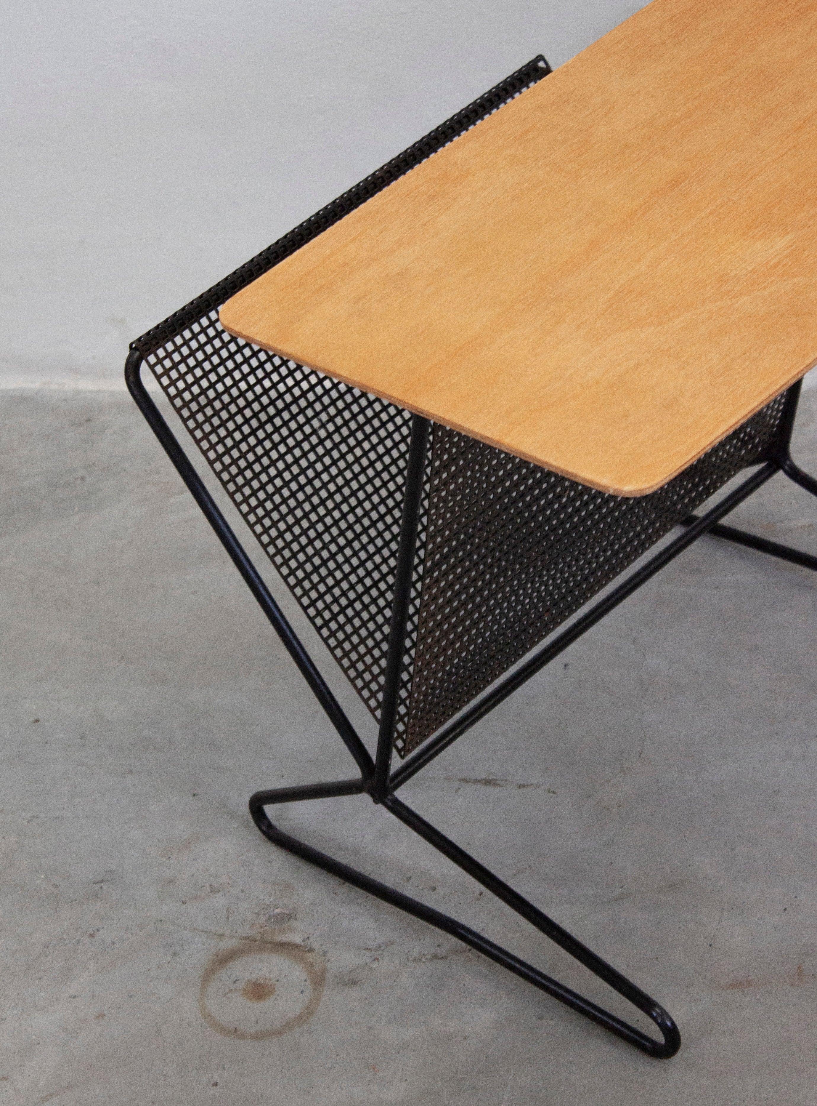 Pastoe TM05 Side Table with Magazine Rack by Cees Braakman - Image 4