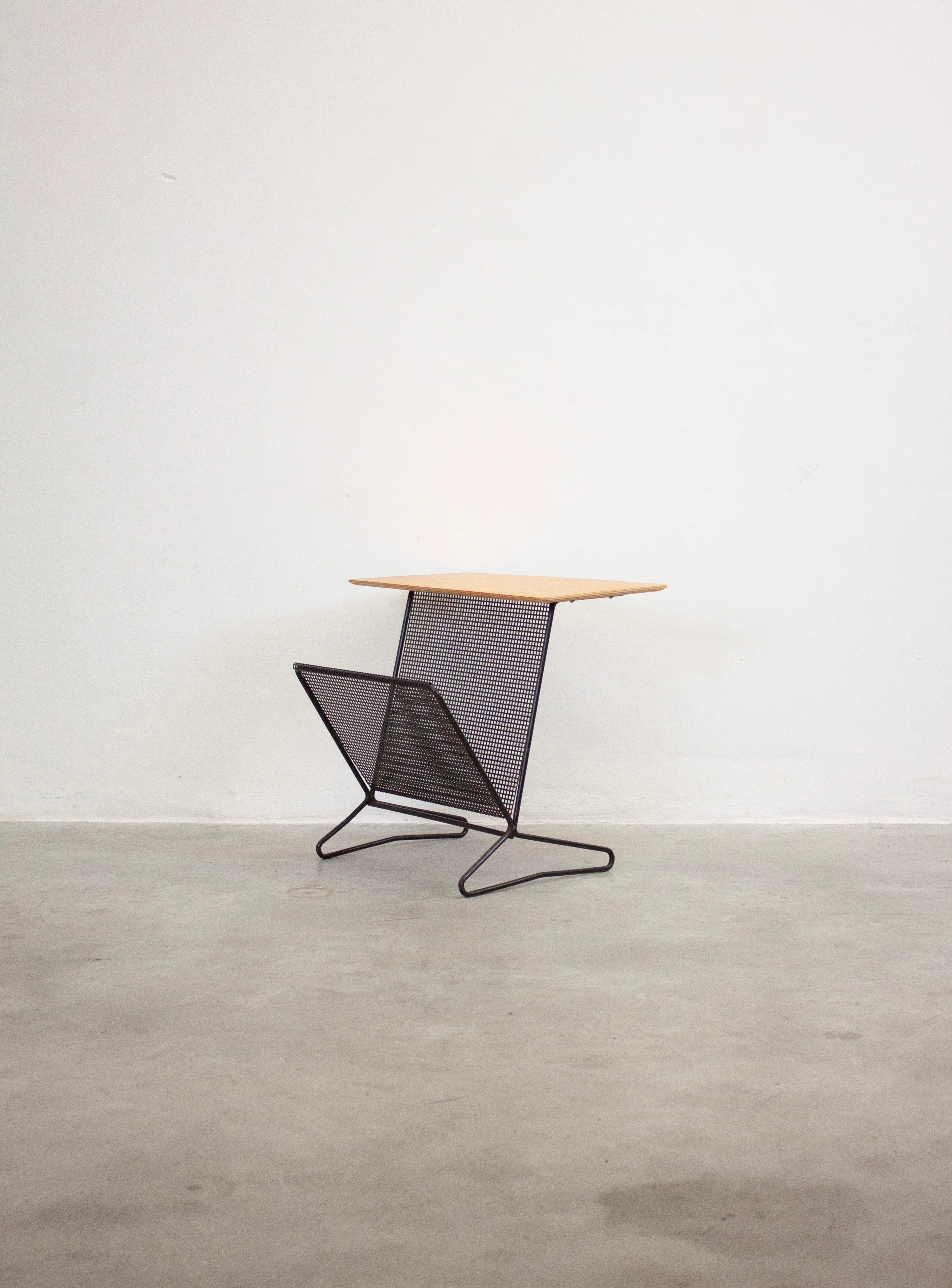 Pastoe TM05 Side Table with Magazine Rack by Cees Braakman - Image 6