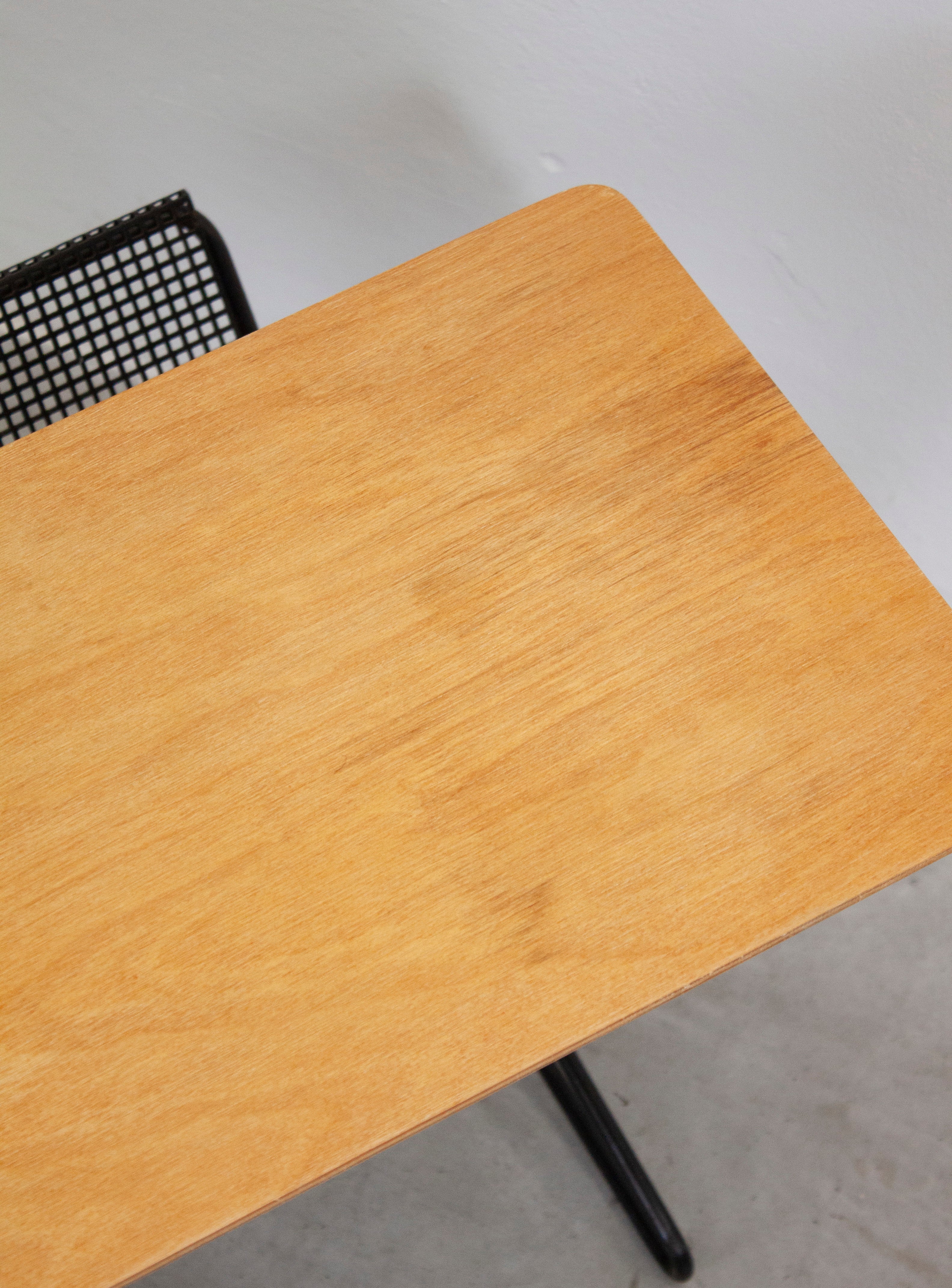 Pastoe TM05 Side Table with Magazine Rack by Cees Braakman - Image 9