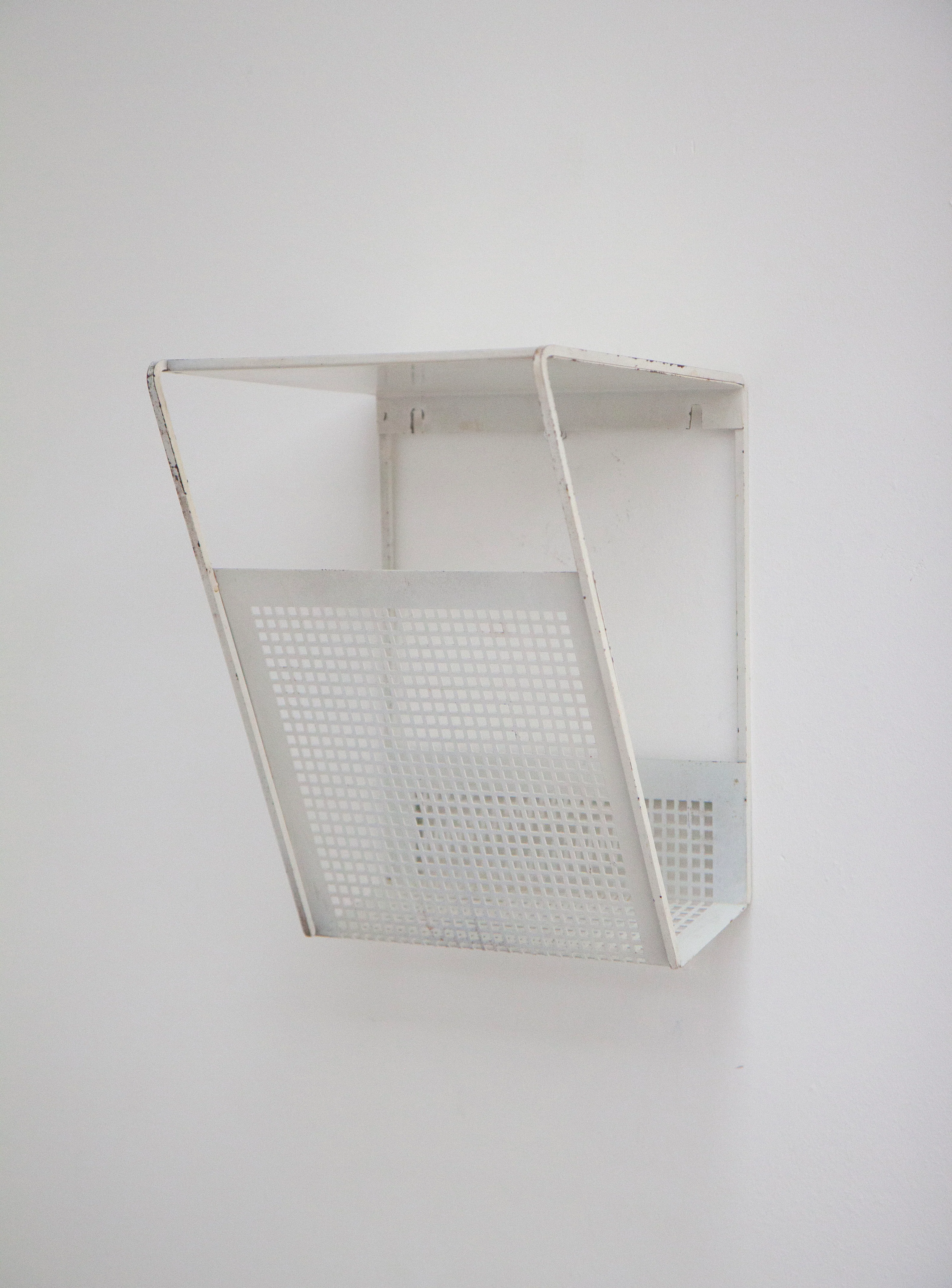 Pilastro Metal Wall Shelf with Magazine Rack (White) - Image 3