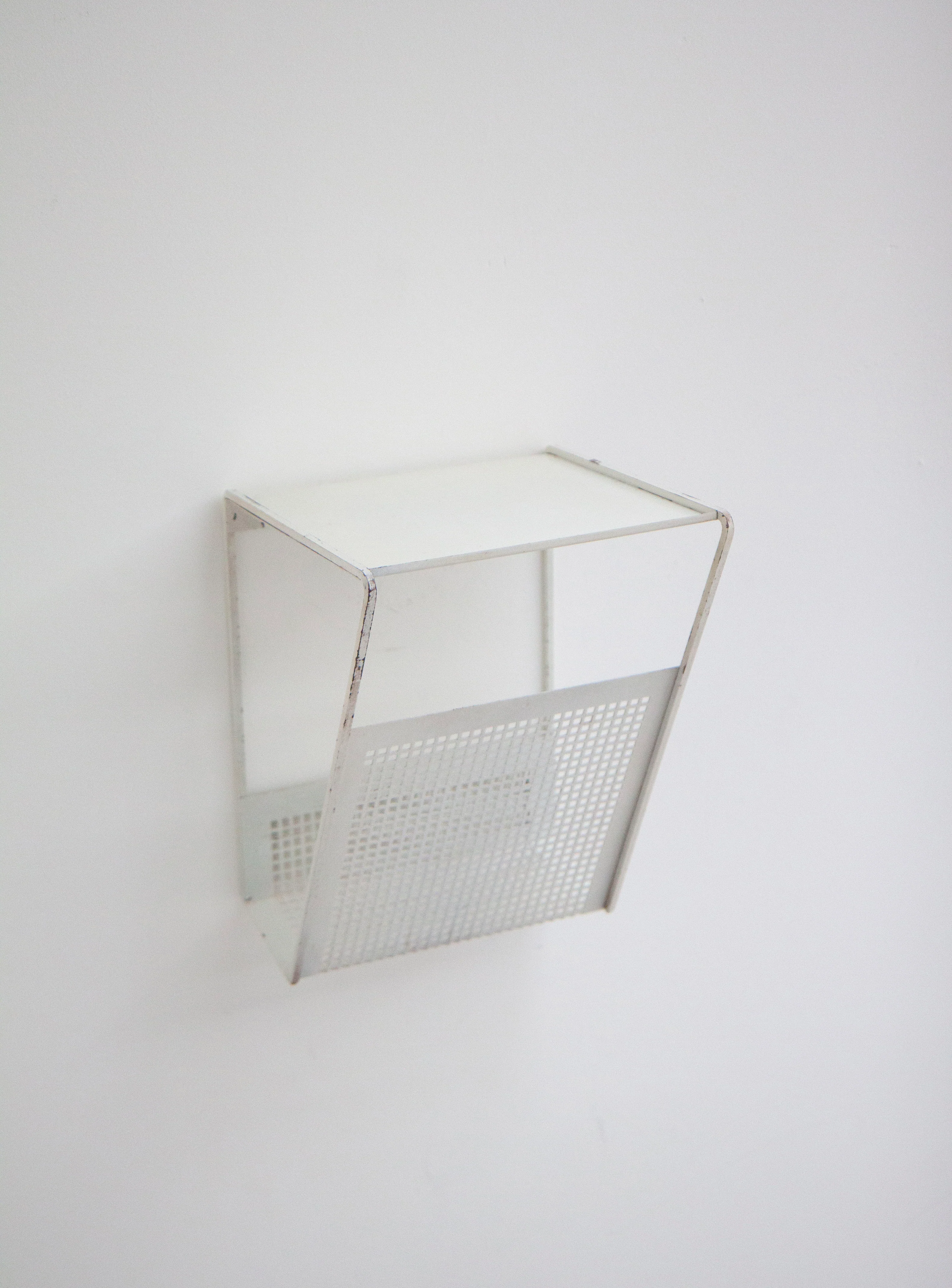 Pilastro Metal Wall Shelf with Magazine Rack (White) - Image 4
