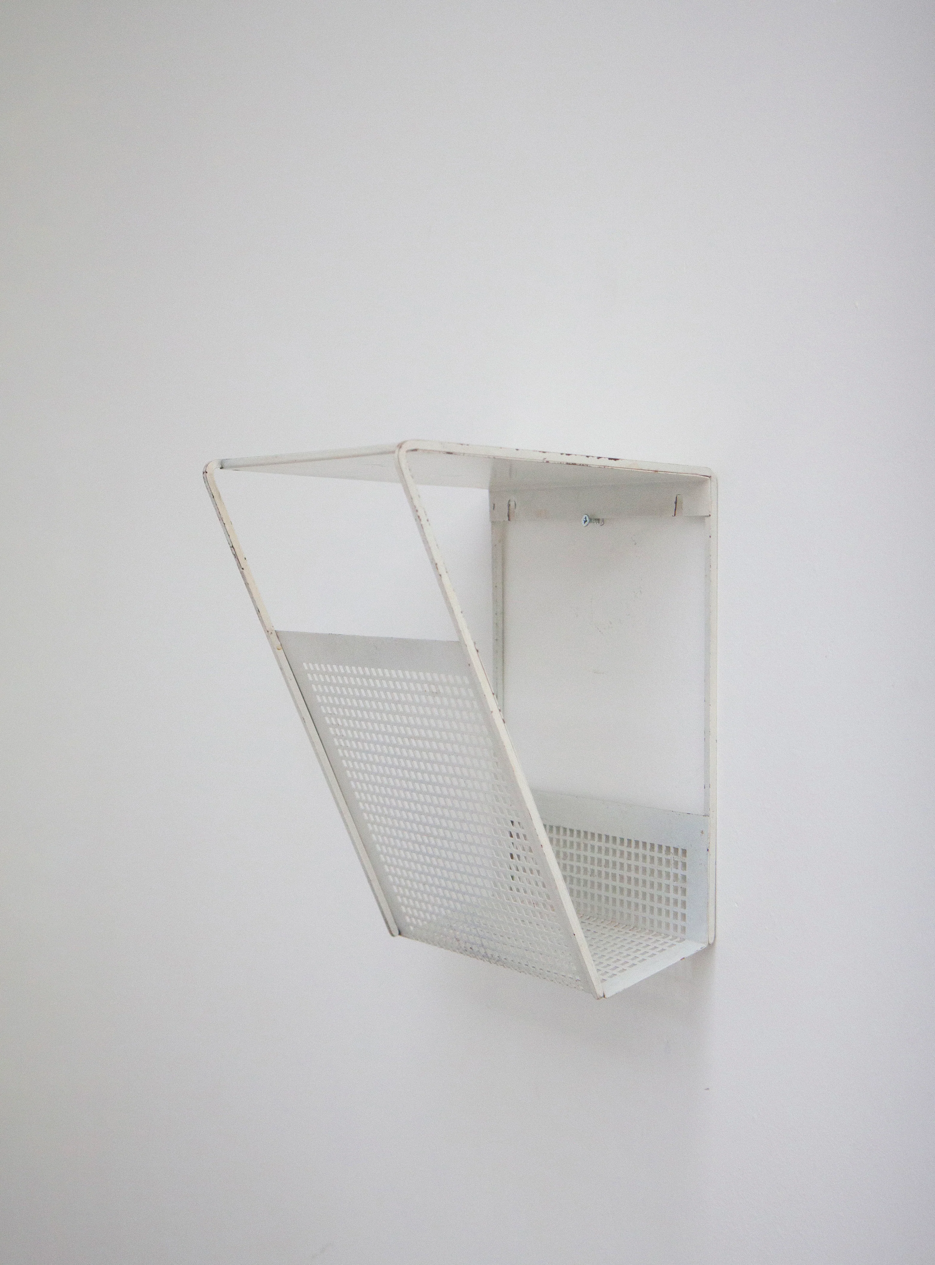 Pilastro Metal Wall Shelf with Magazine Rack (White) - Image 6