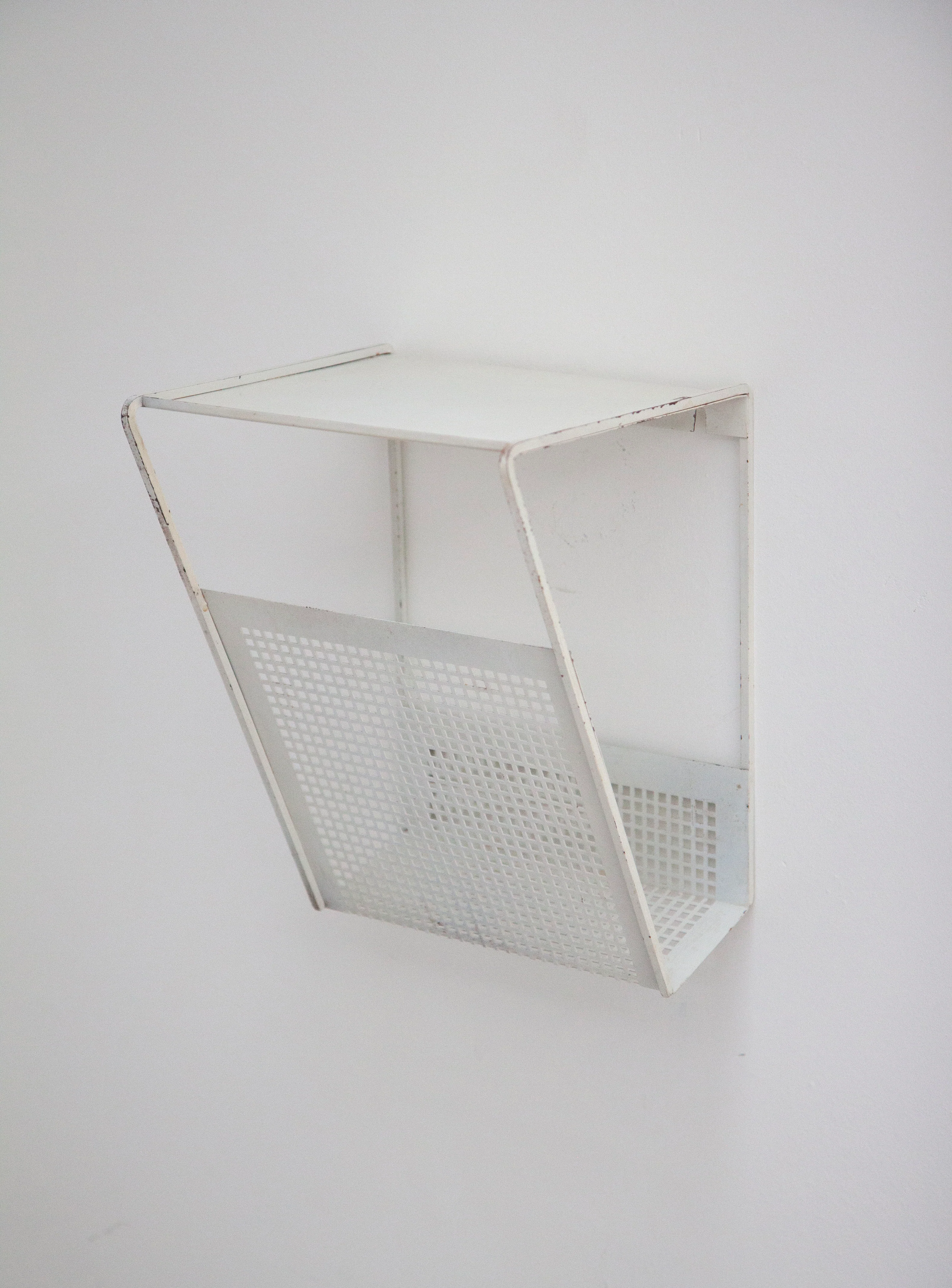 Pilastro Metal Wall Shelf with Magazine Rack (White) - Image 7
