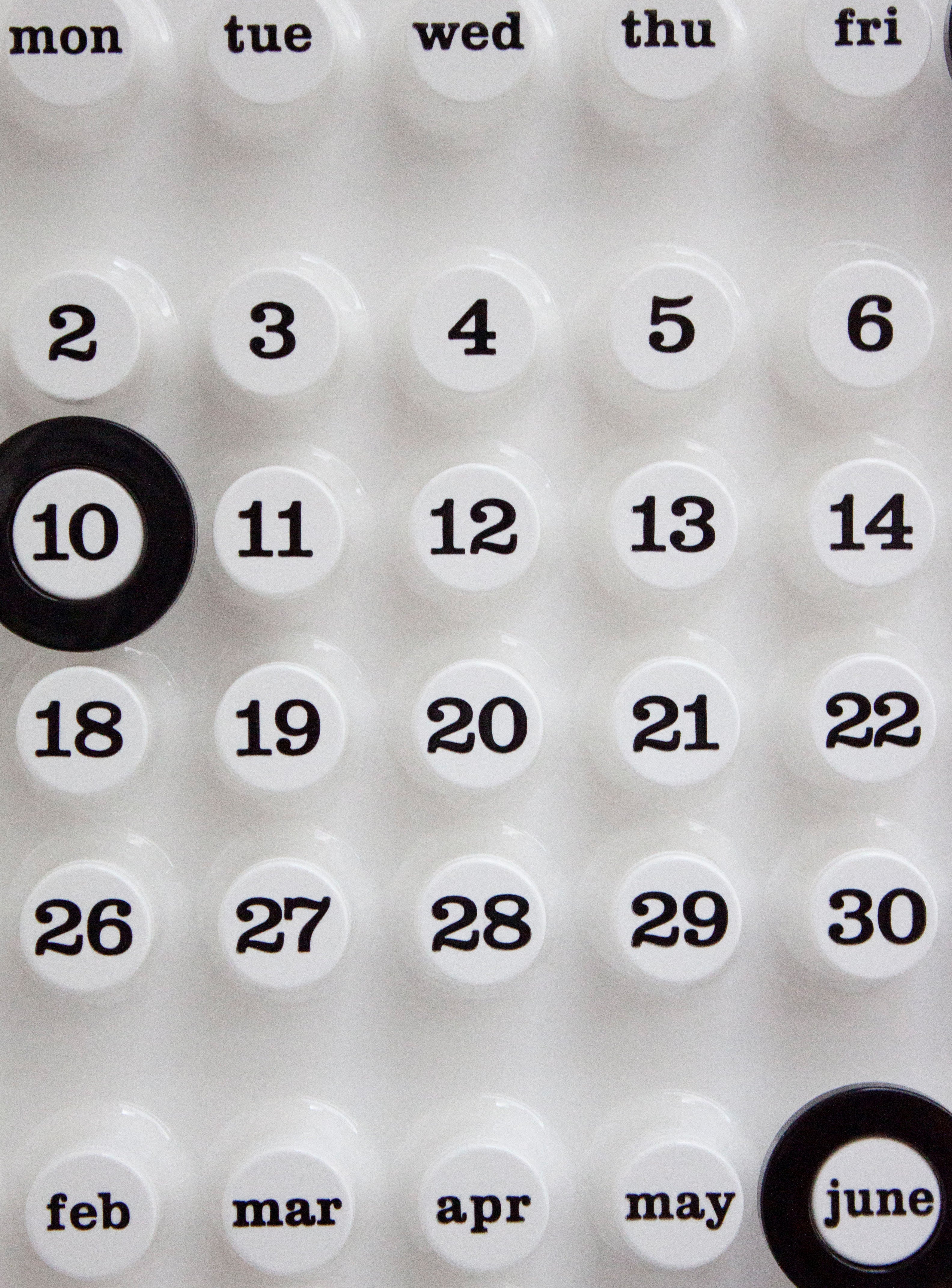 Ring-A-Date Perpetual Calendar by Giorgio Della Beffa (White) - Image 3