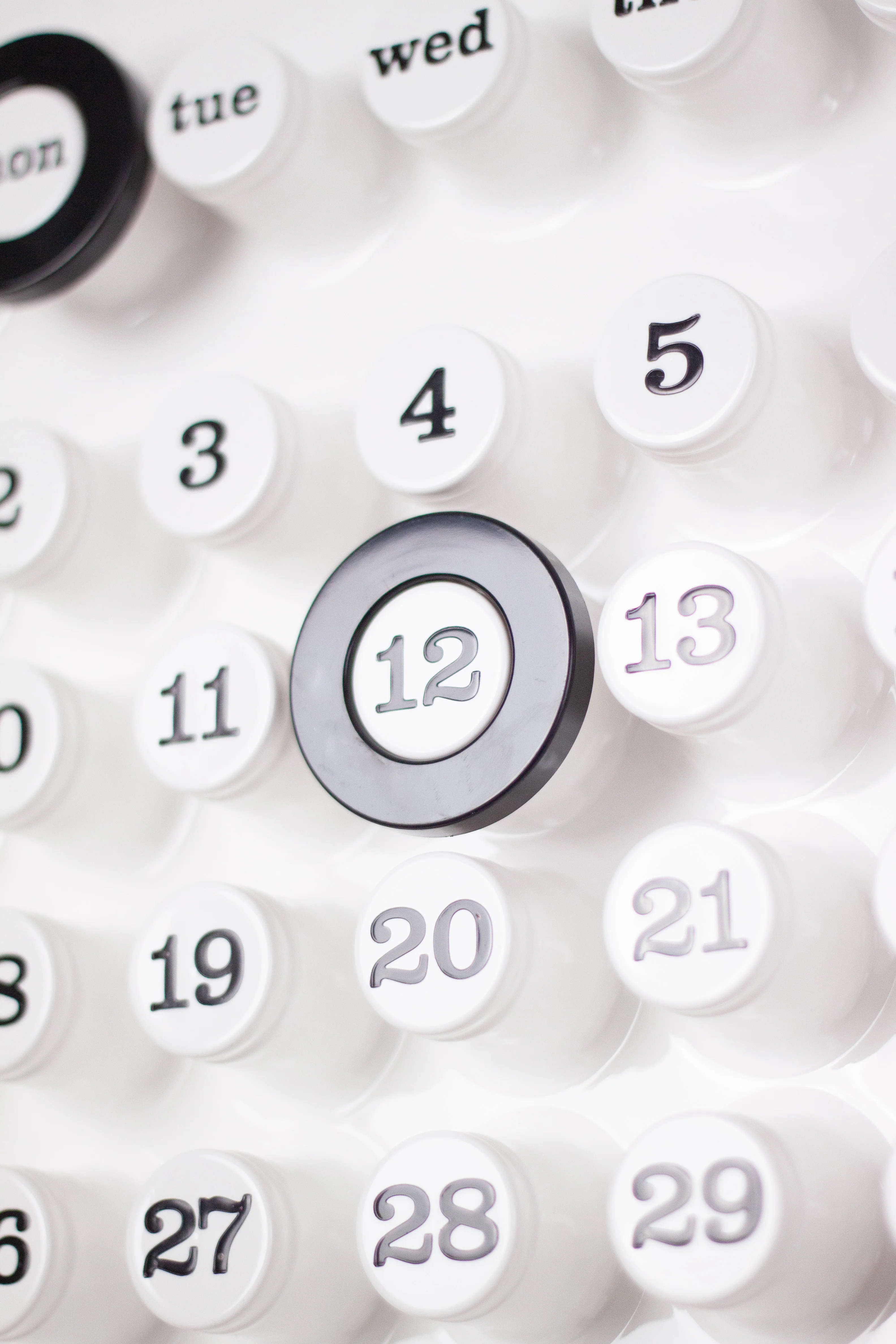 Ring-A-Date Perpetual Calendar by Giorgio Della Beffa (White) - Image 7
