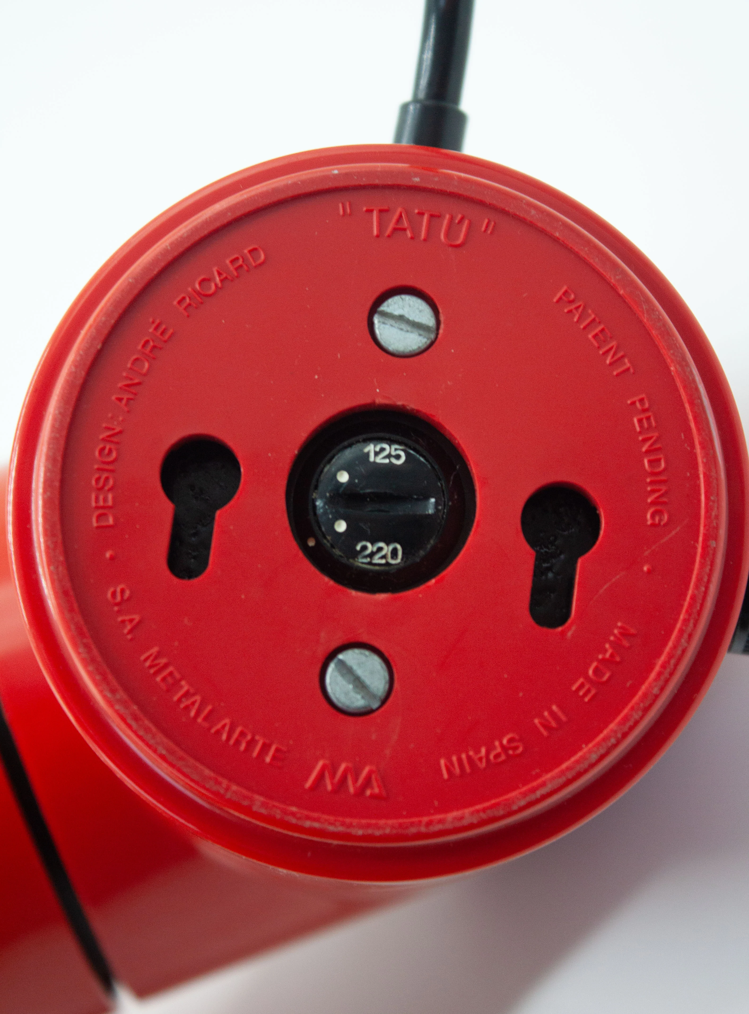 Santa & Cole Tatu Table Lamp by André Ricard (Red) - Image 23