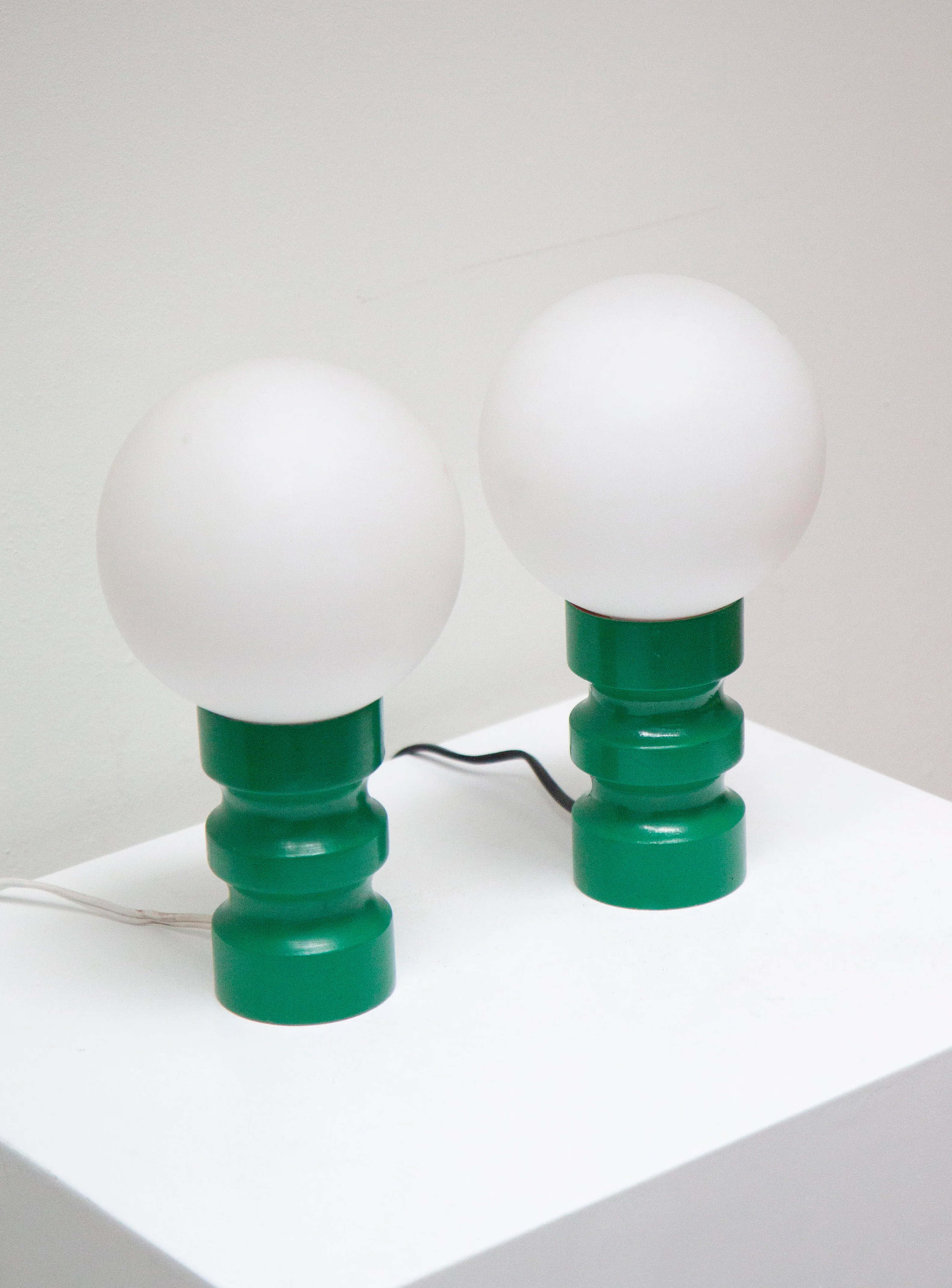 Sphere Desk Lamp (Green) - Image 3