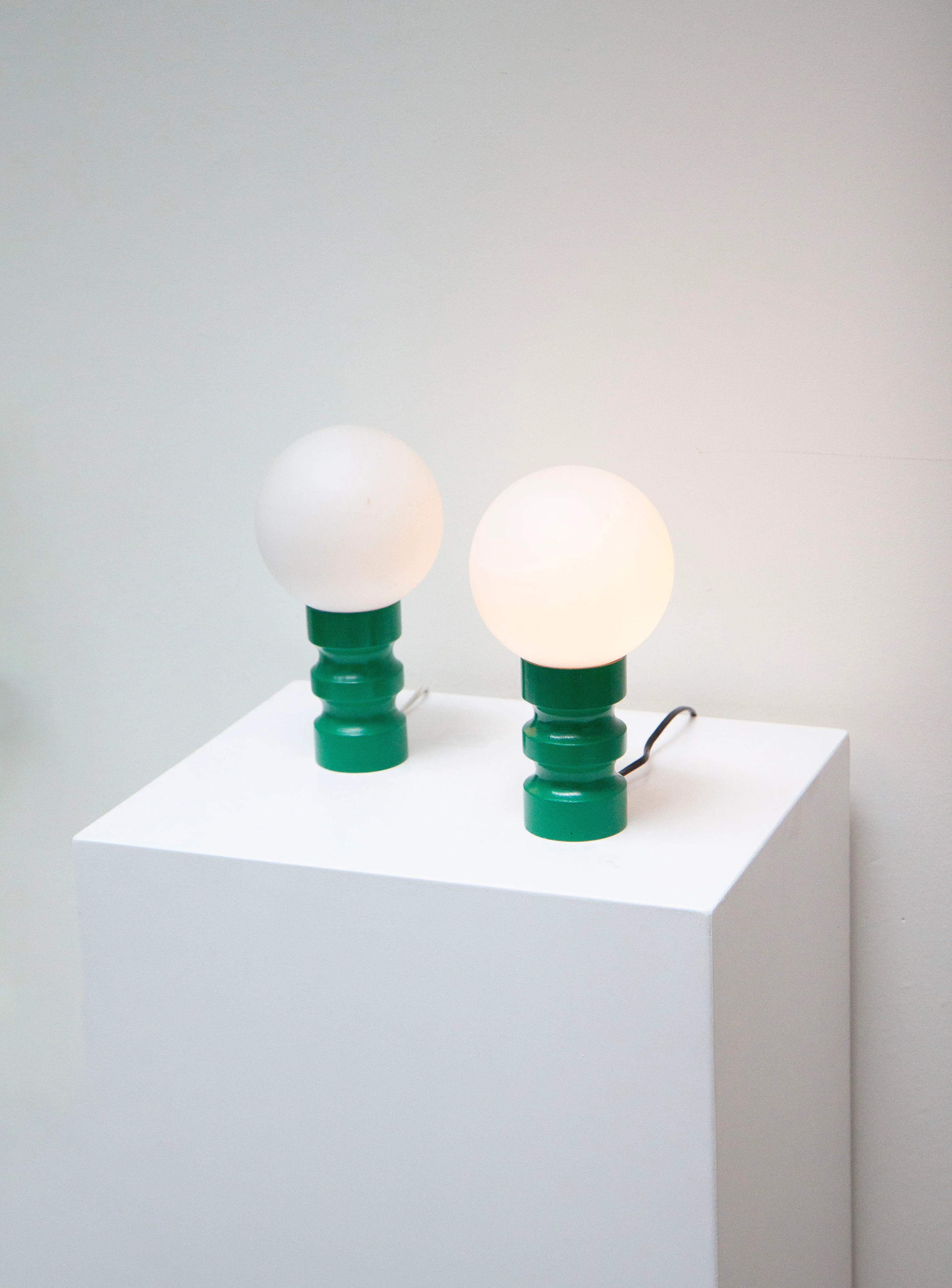 Sphere Desk Lamp (Green) - Image 5