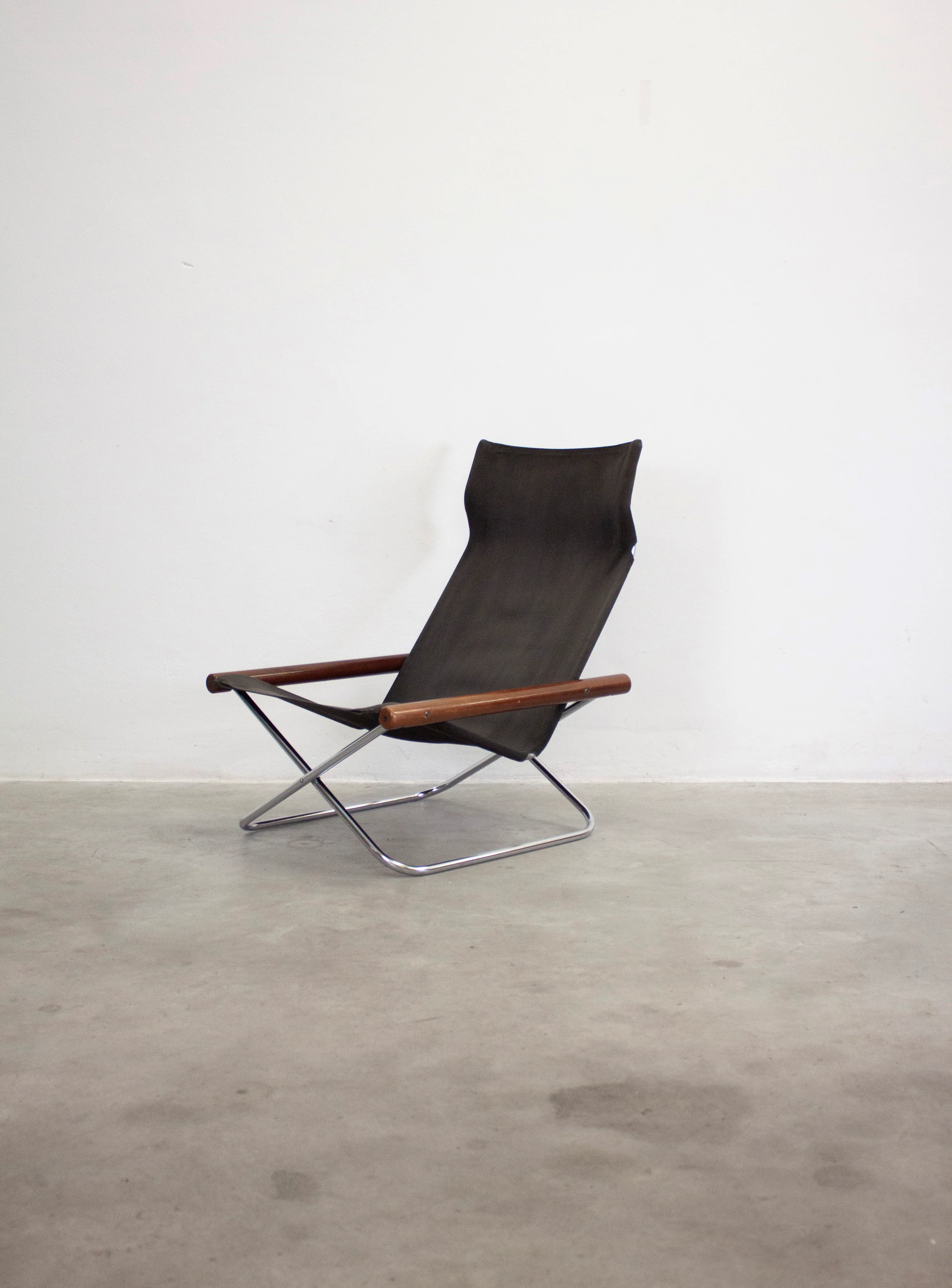 Suekichi Uchida NY Folding Lounge Chair by Takashi Nii (Black) - Image 8