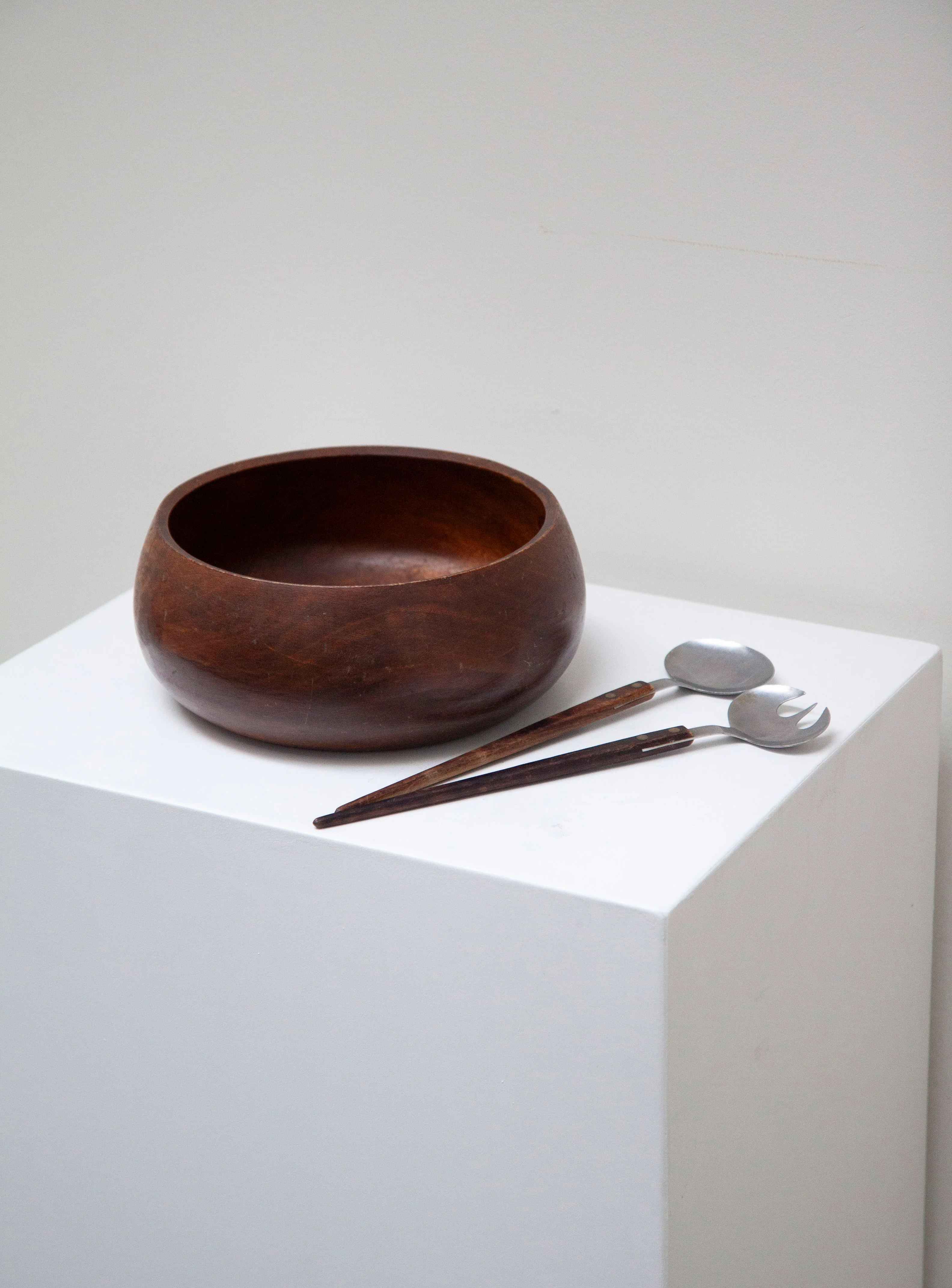 Teak Bowl with Teak Salad Servers - Image 8