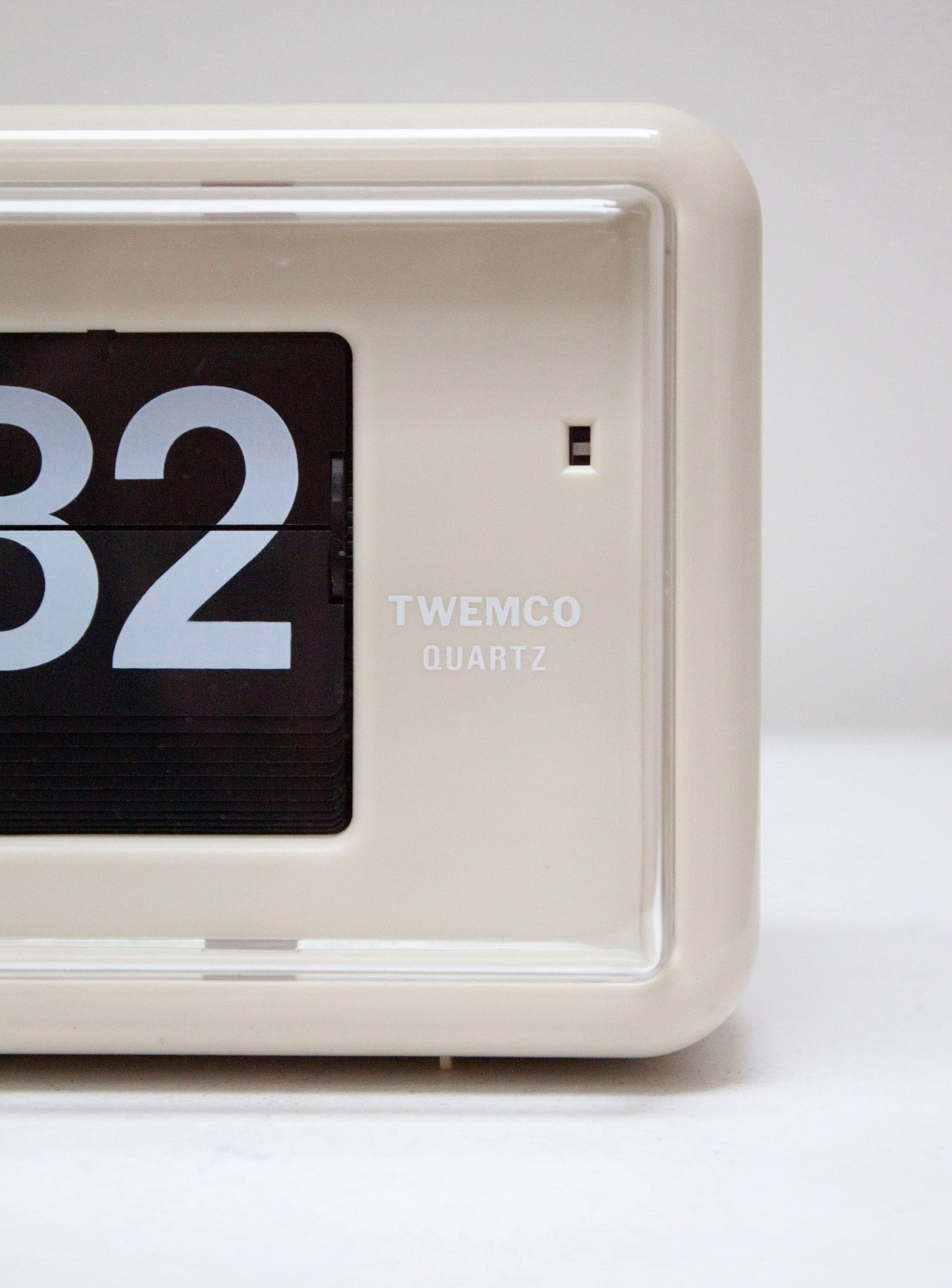 Twemco AL-30 Alarm Flip Clock (Beige/Brown) - Image 3