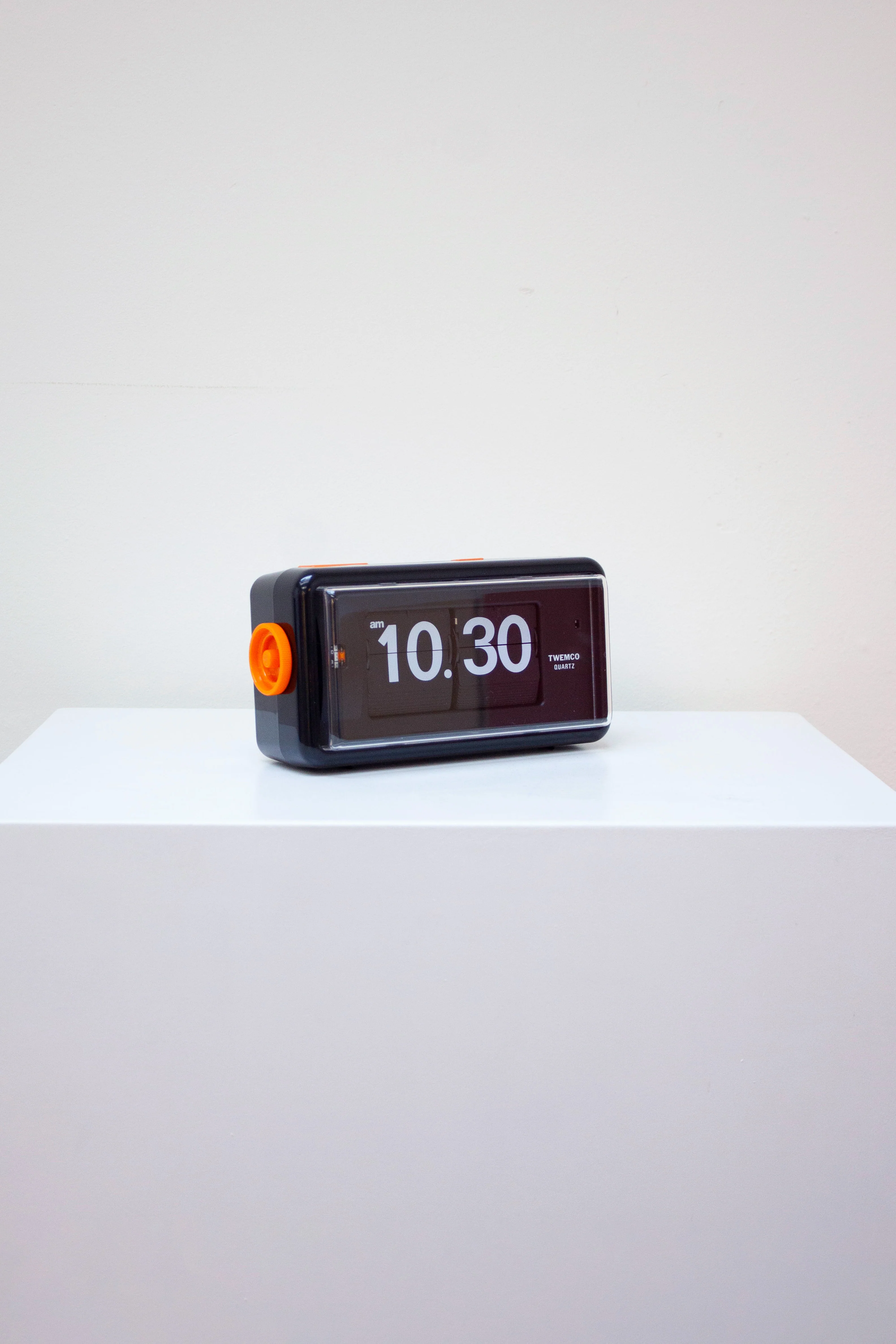 Twemco AL-30 Alarm Flip Clock (Black/Orange) - Image 2