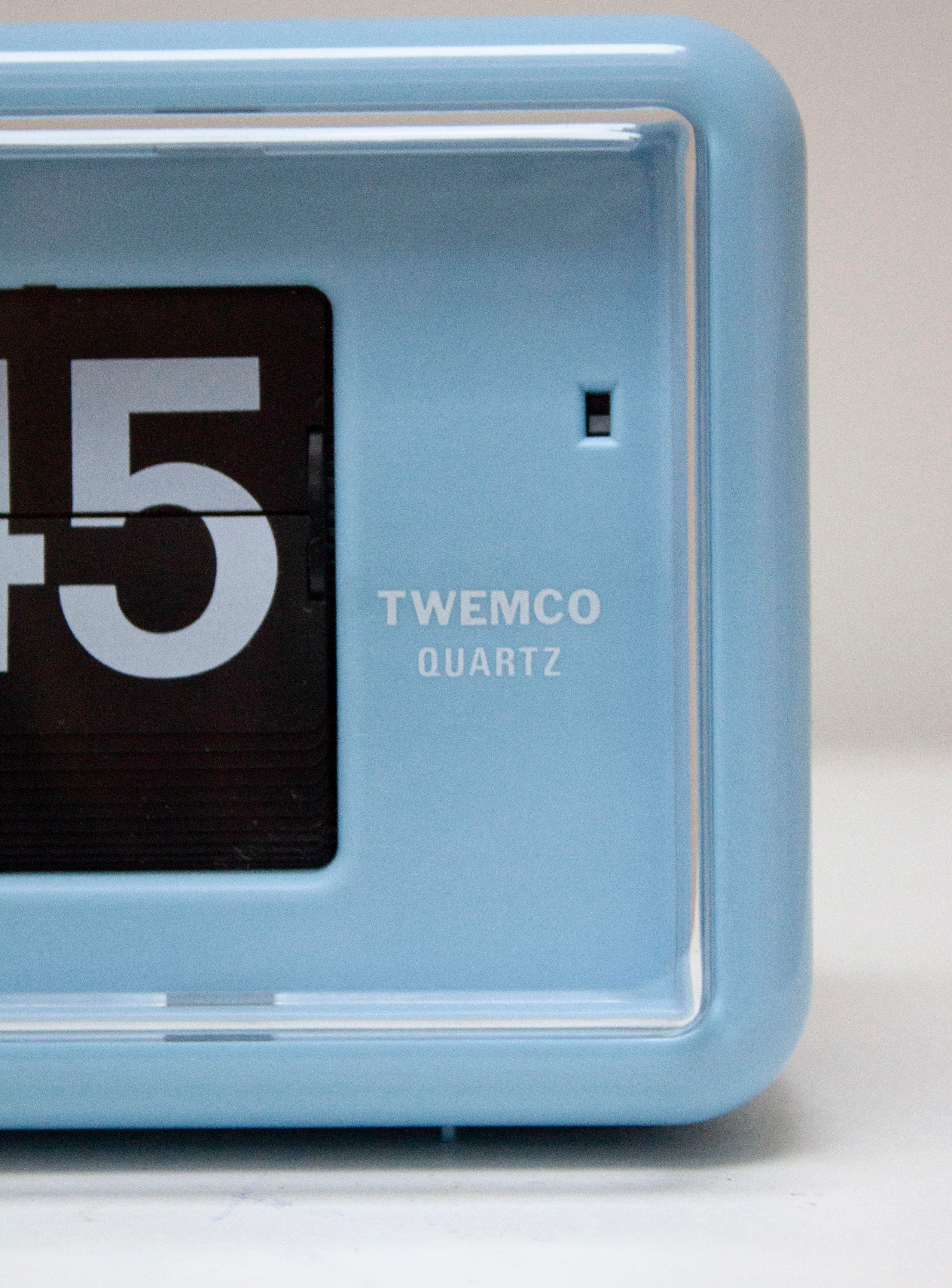 Twemco AL-30 Alarm Flip Clock (Blue/Orange) - Image 3