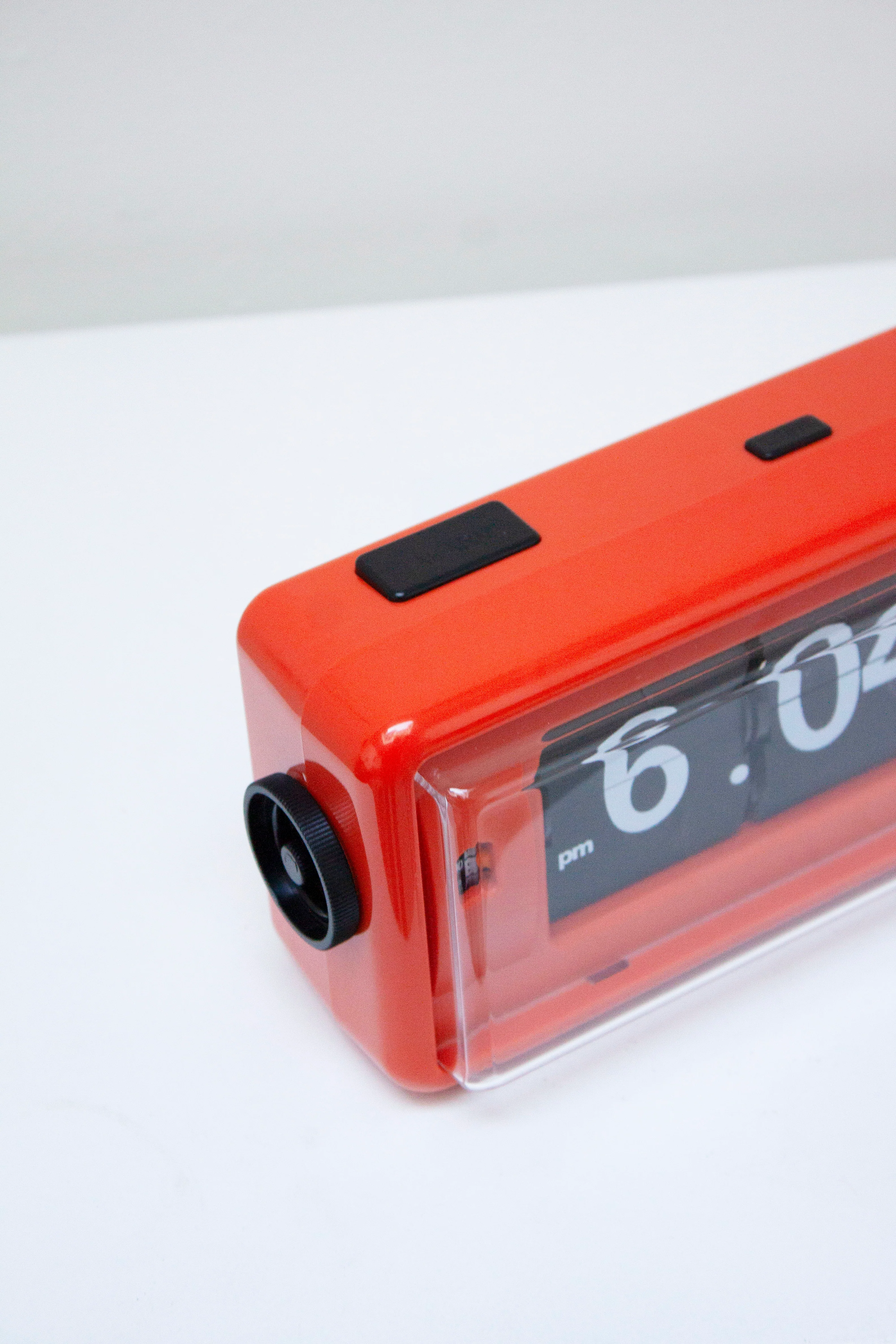 Twemco AL-30 Alarm Flip Clock (Orange/Black) - Image 4