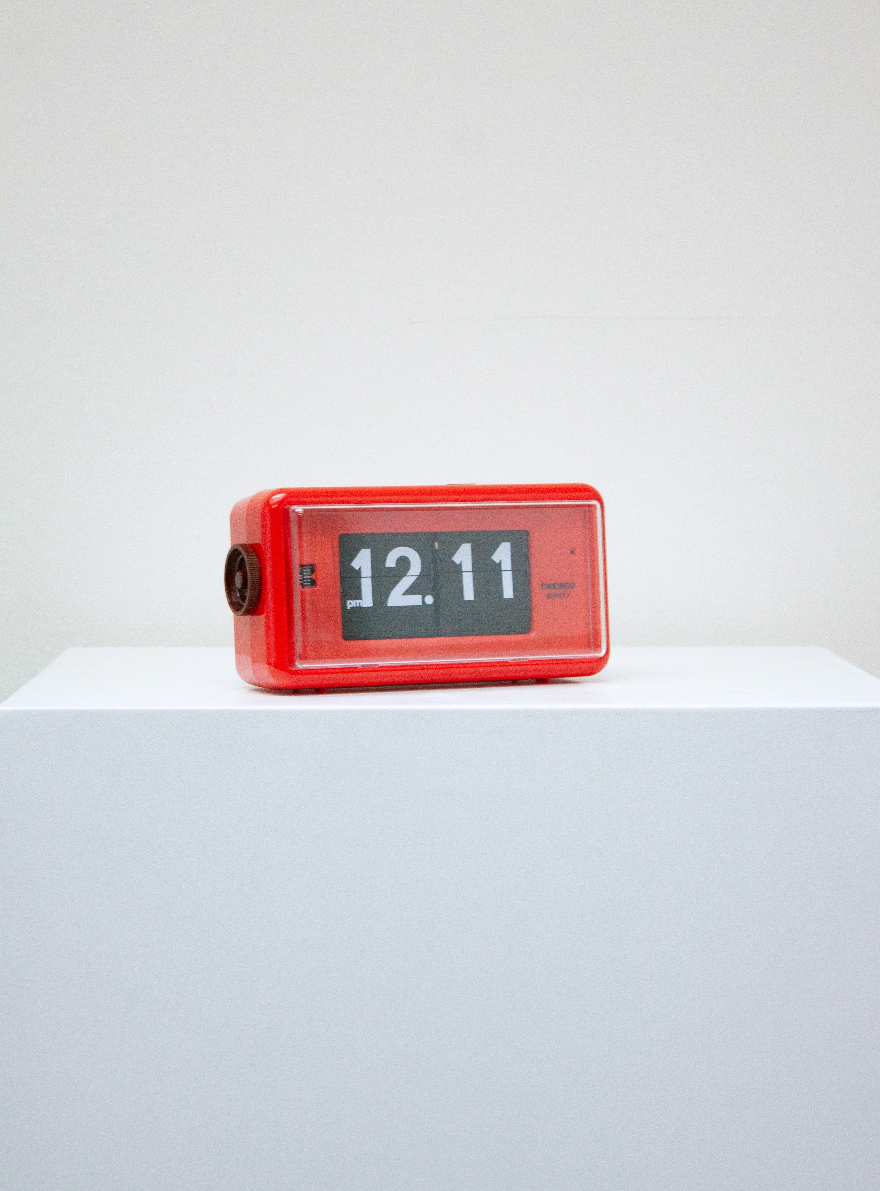 Twemco AL-30 Alarm Flip Clock (Red/Brown) - Image 2