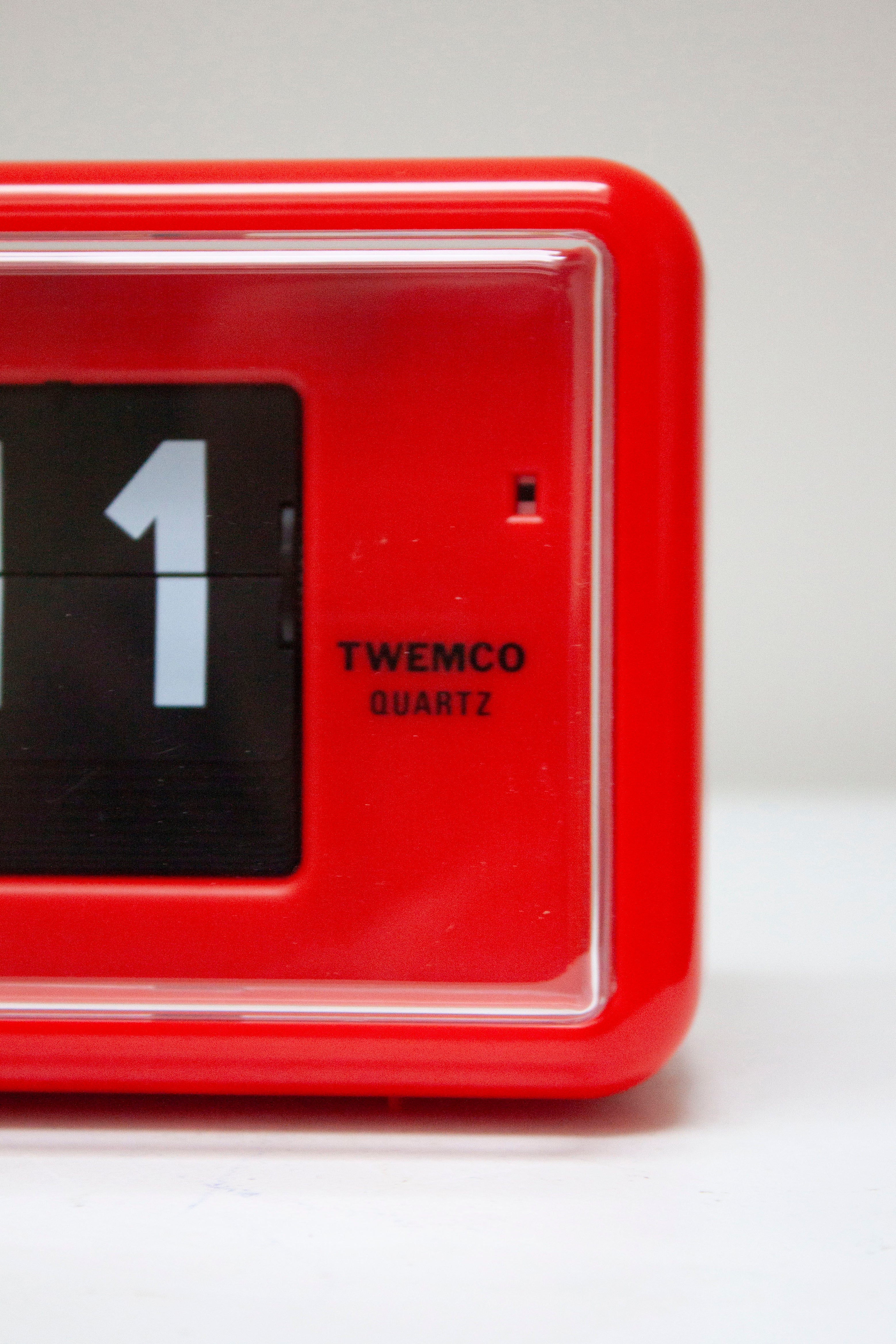 Twemco AL-30 Alarm Flip Clock (Red/Brown) - Image 3
