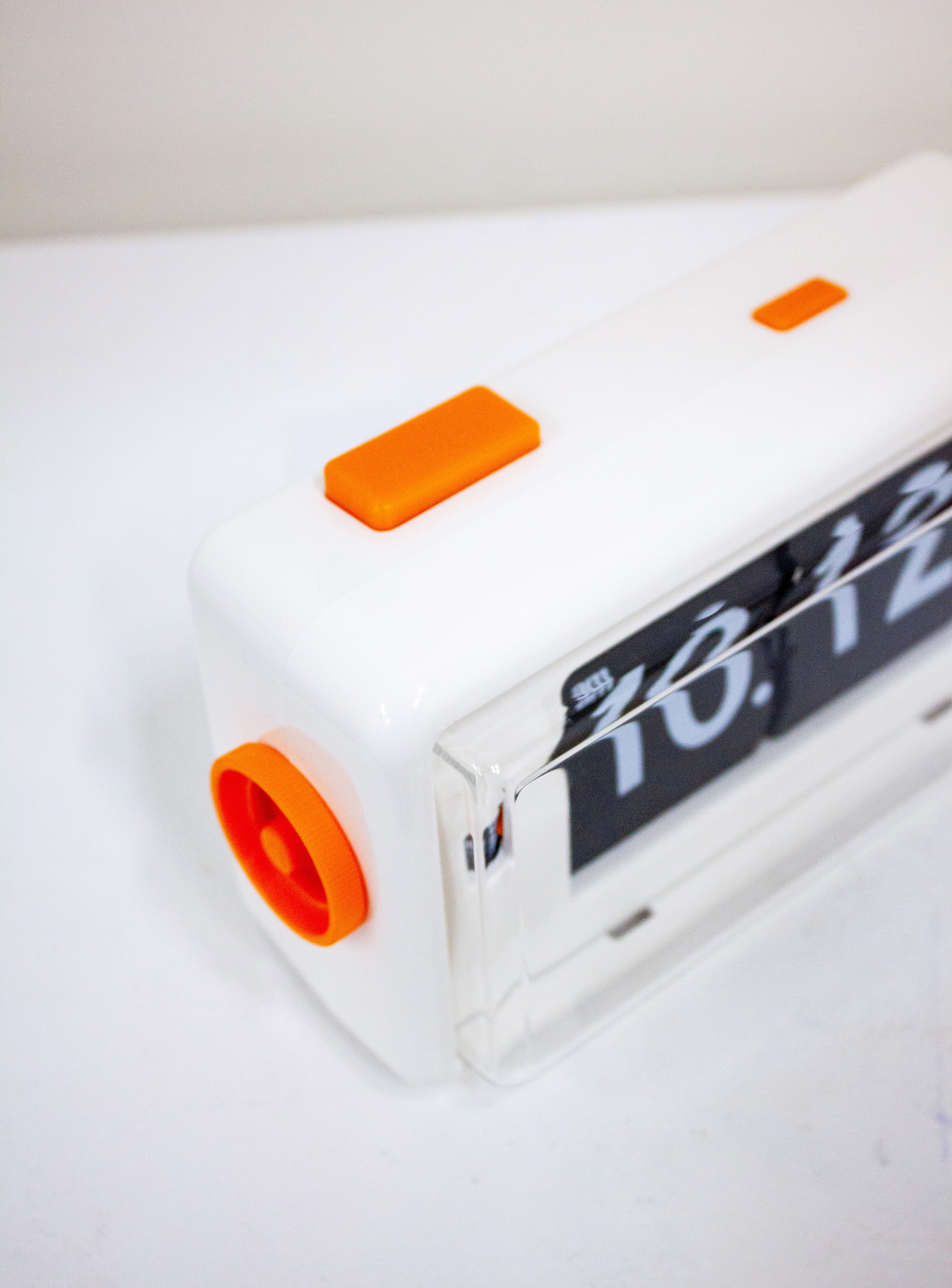 Twemco AL-30 Alarm Flip Clock (White/Orange) - Image 4