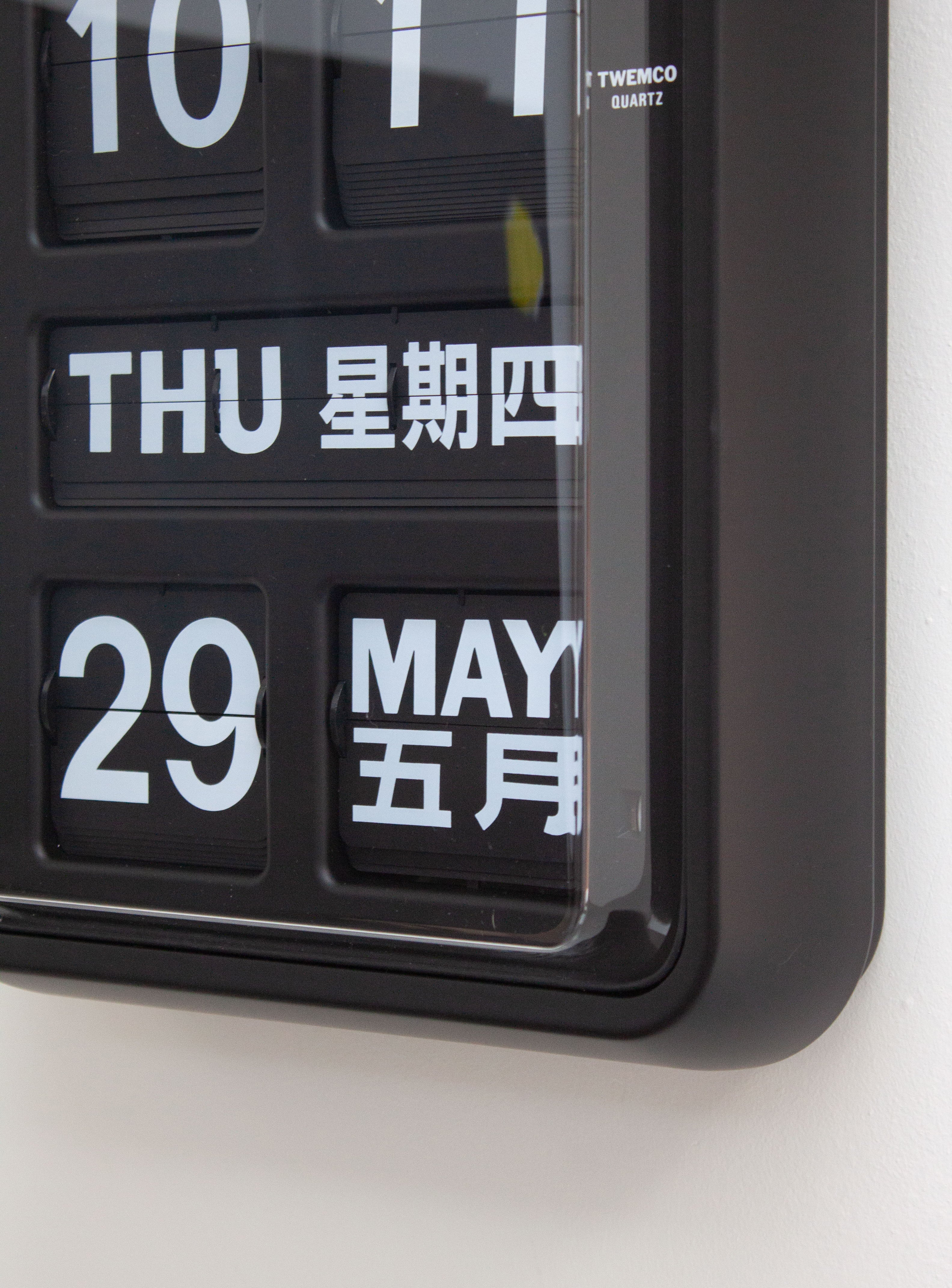 Twemco BQ-170 Calendar Wall Flip Clock (Black/Black) - Image 7
