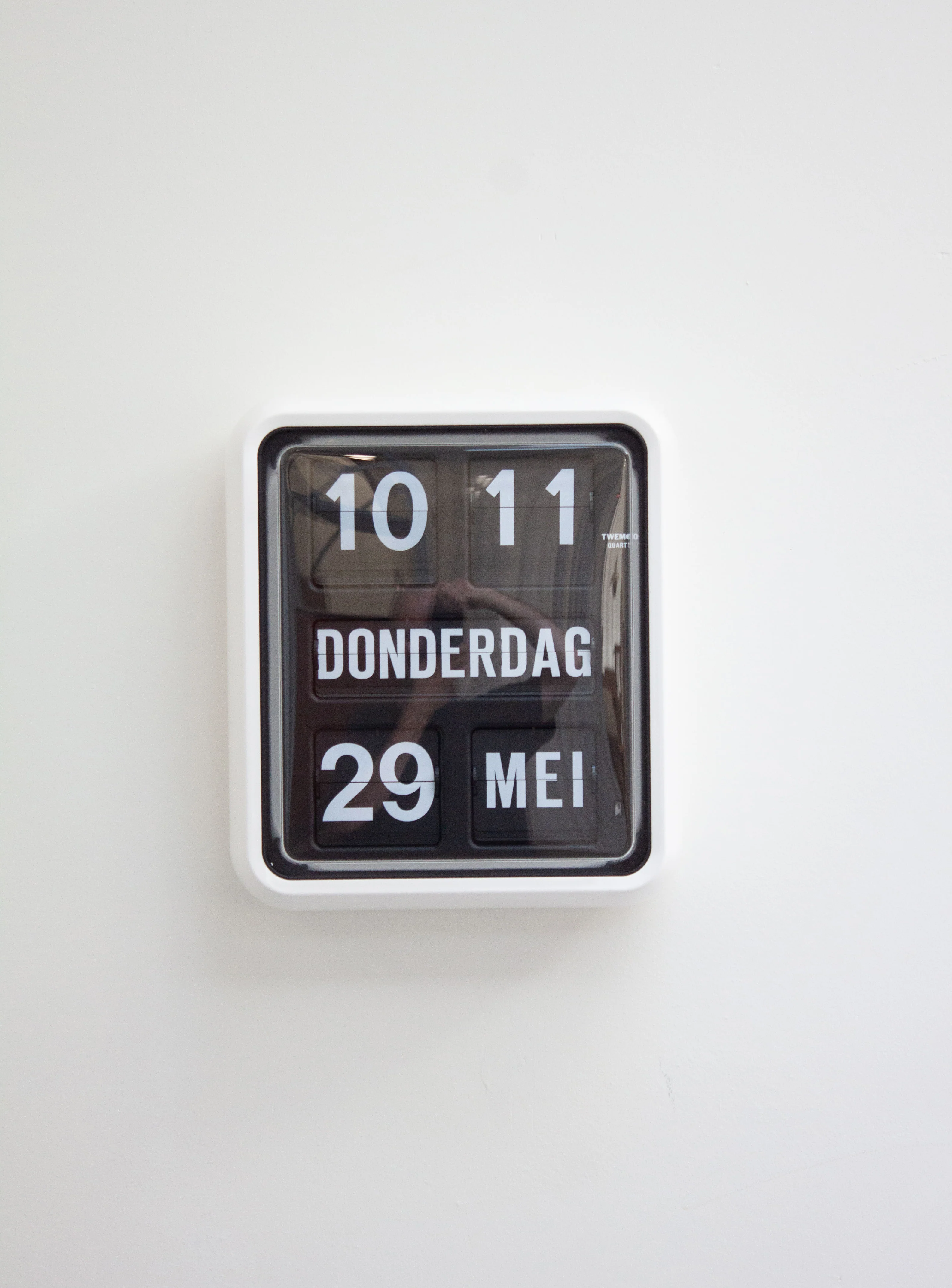 Twemco BQ-170 Calendar Wall Flip Clock (White/Black) - Image 3