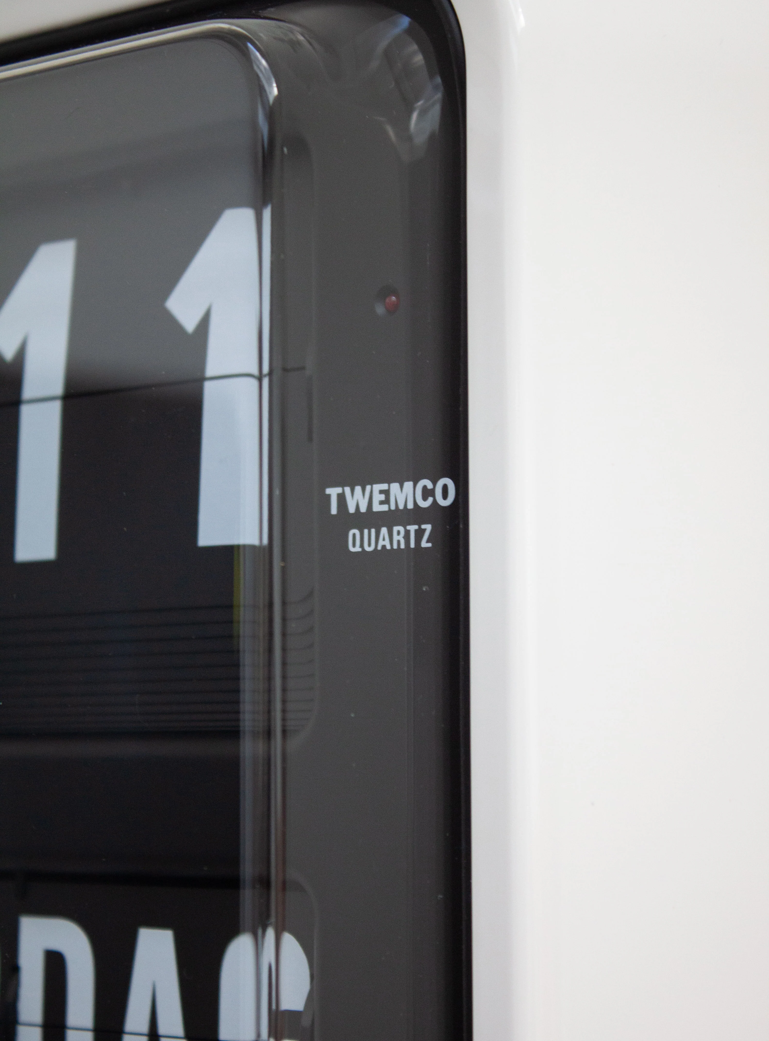 Twemco BQ-170 Calendar Wall Flip Clock (White/Black) - Image 5