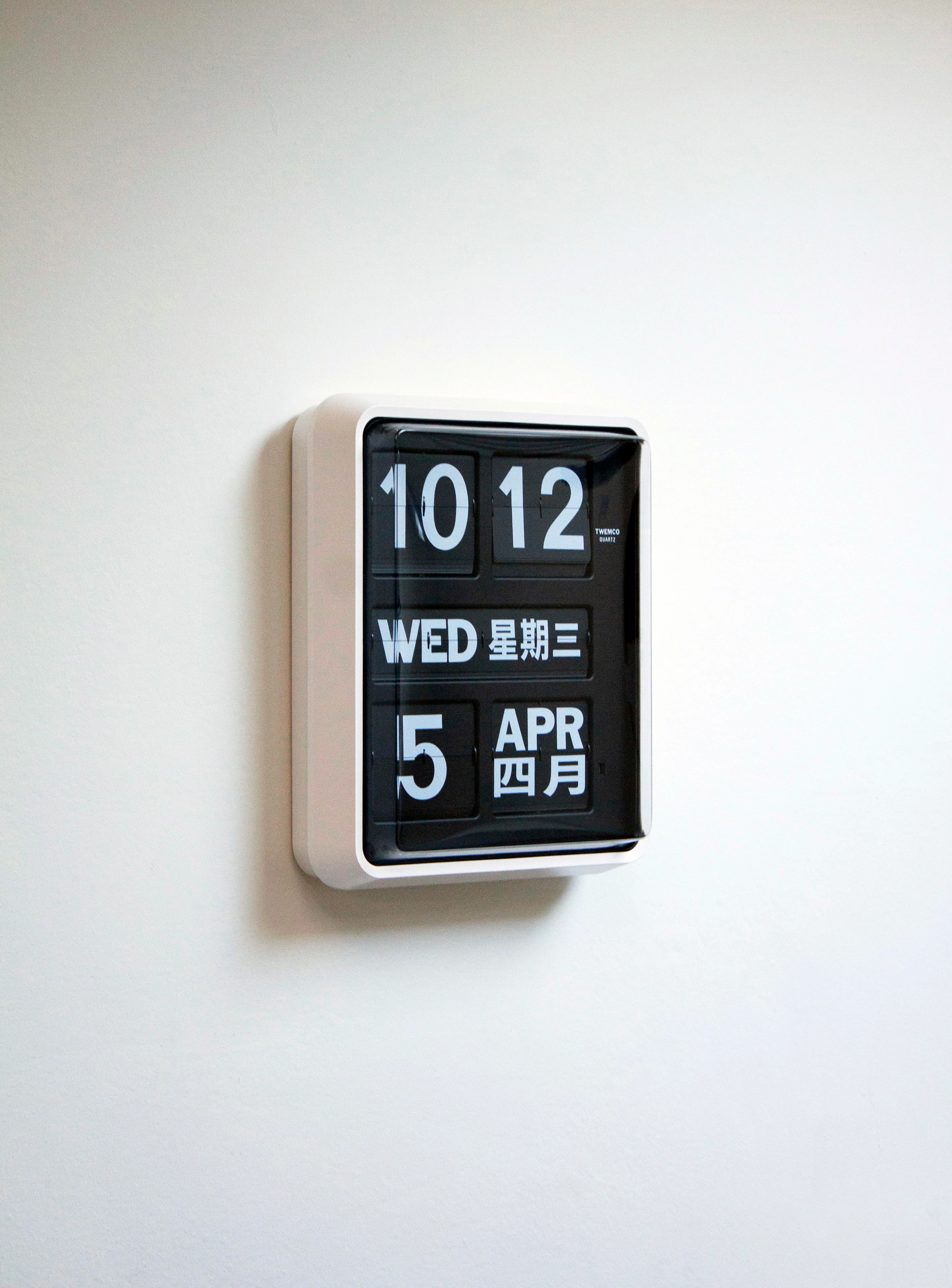 Twemco BQ-1700 Calendar Wall Flip Clock (White/Black) - Image 3