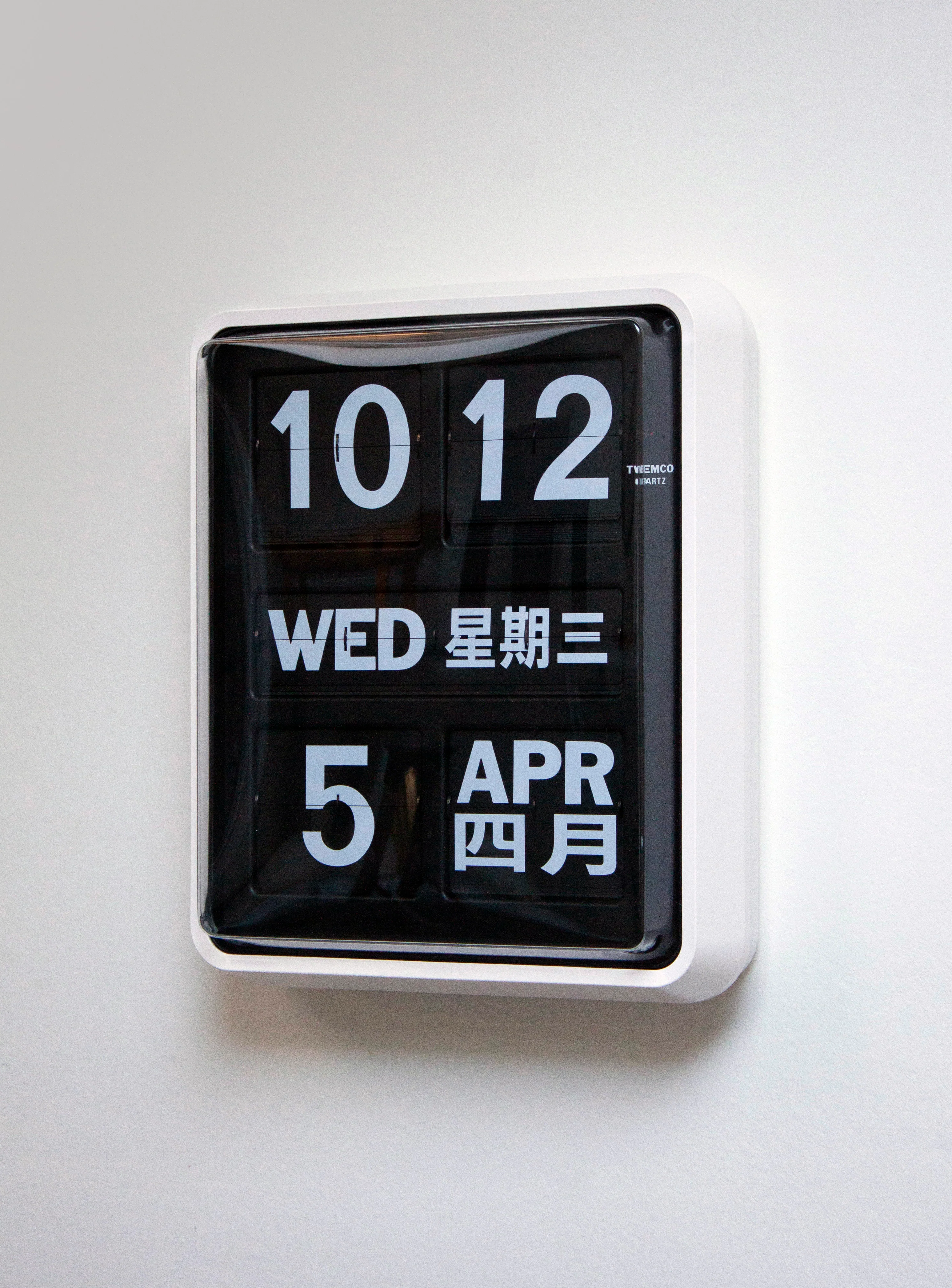 Twemco BQ-1700 Calendar Wall Flip Clock (White/Black) - Image 5
