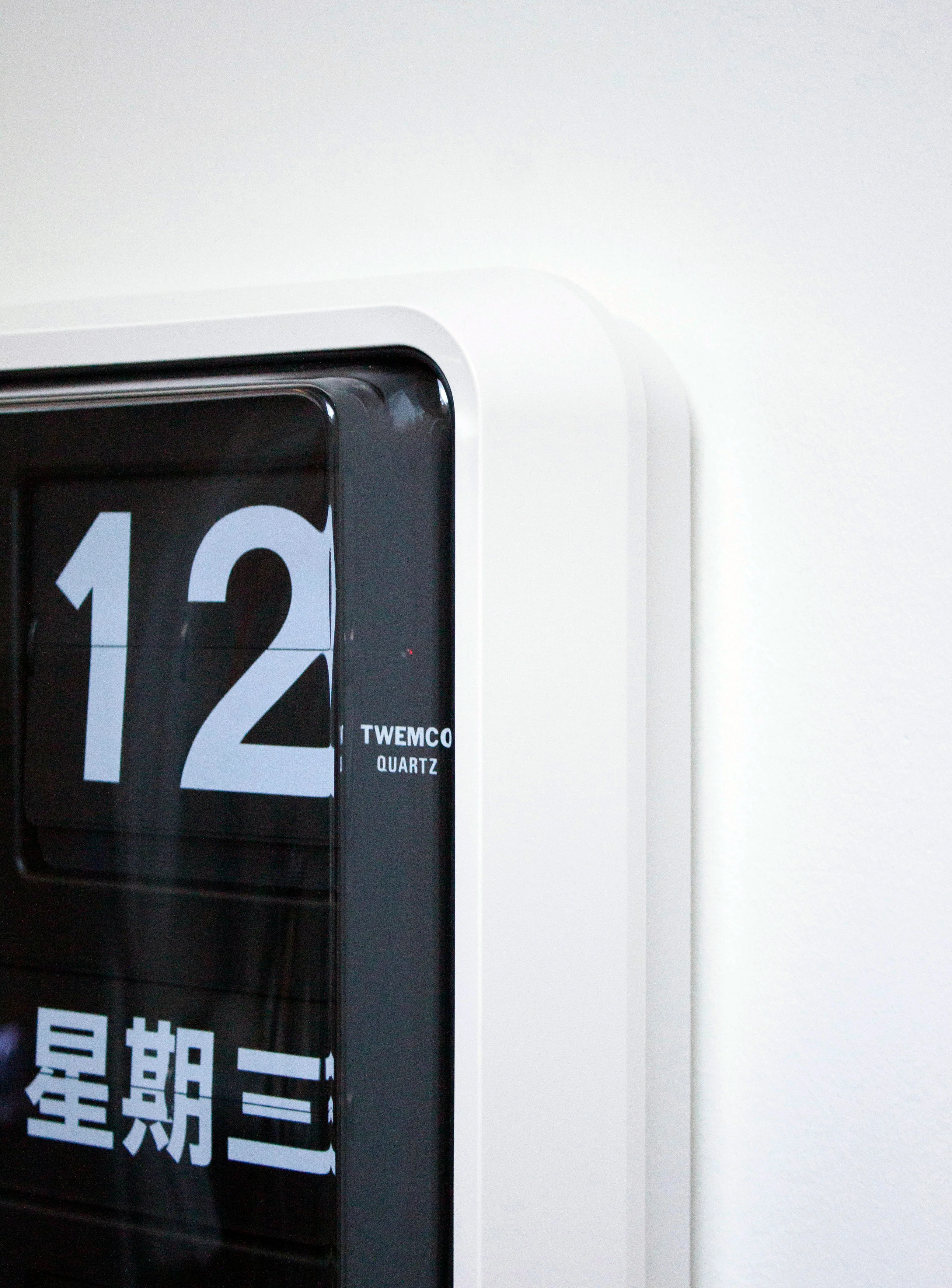 Twemco BQ-1700 Calendar Wall Flip Clock (White/Black) - Image 8