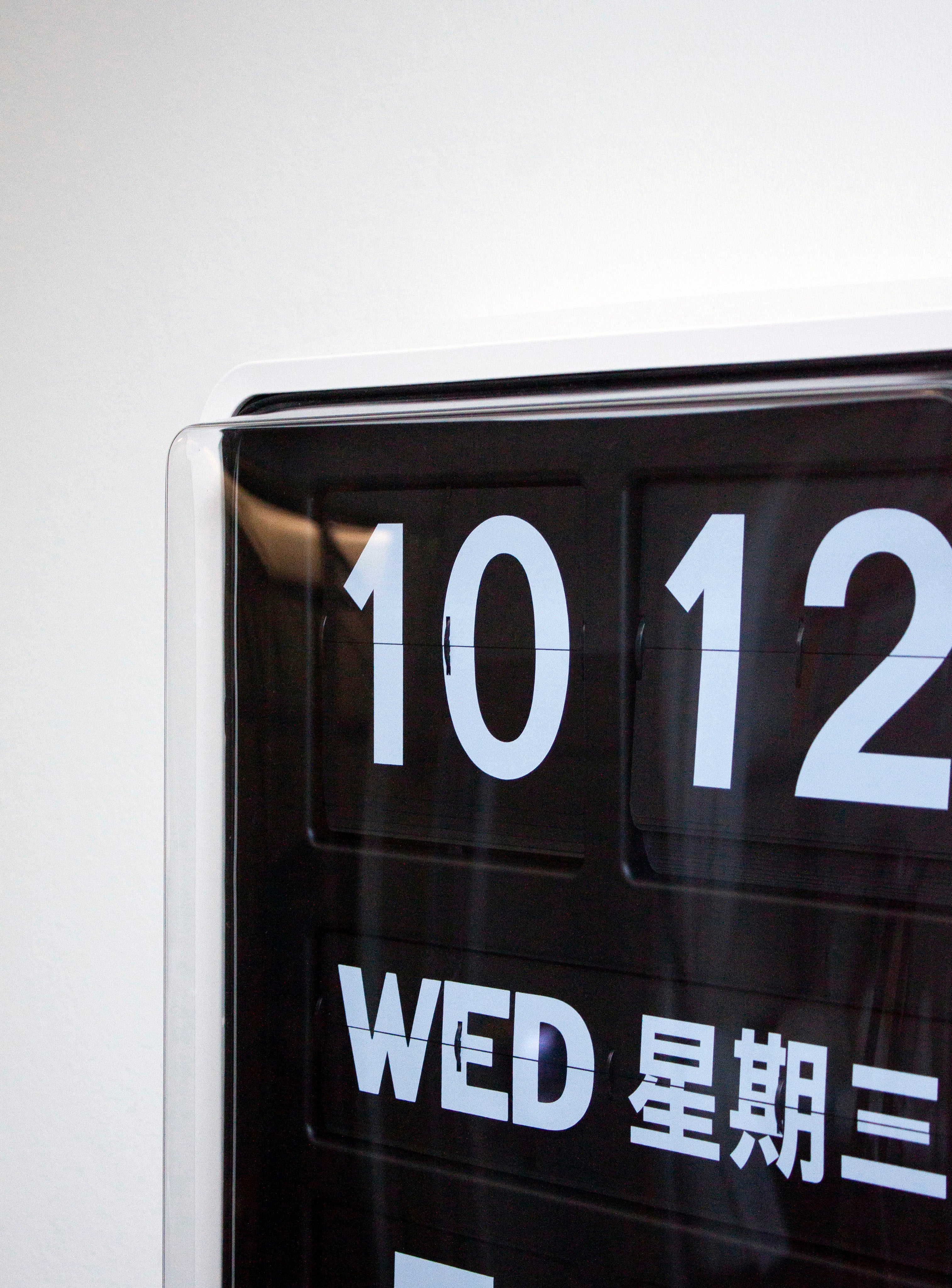 Twemco BQ-1700 Calendar Wall Flip Clock (White/Black) - Image 9