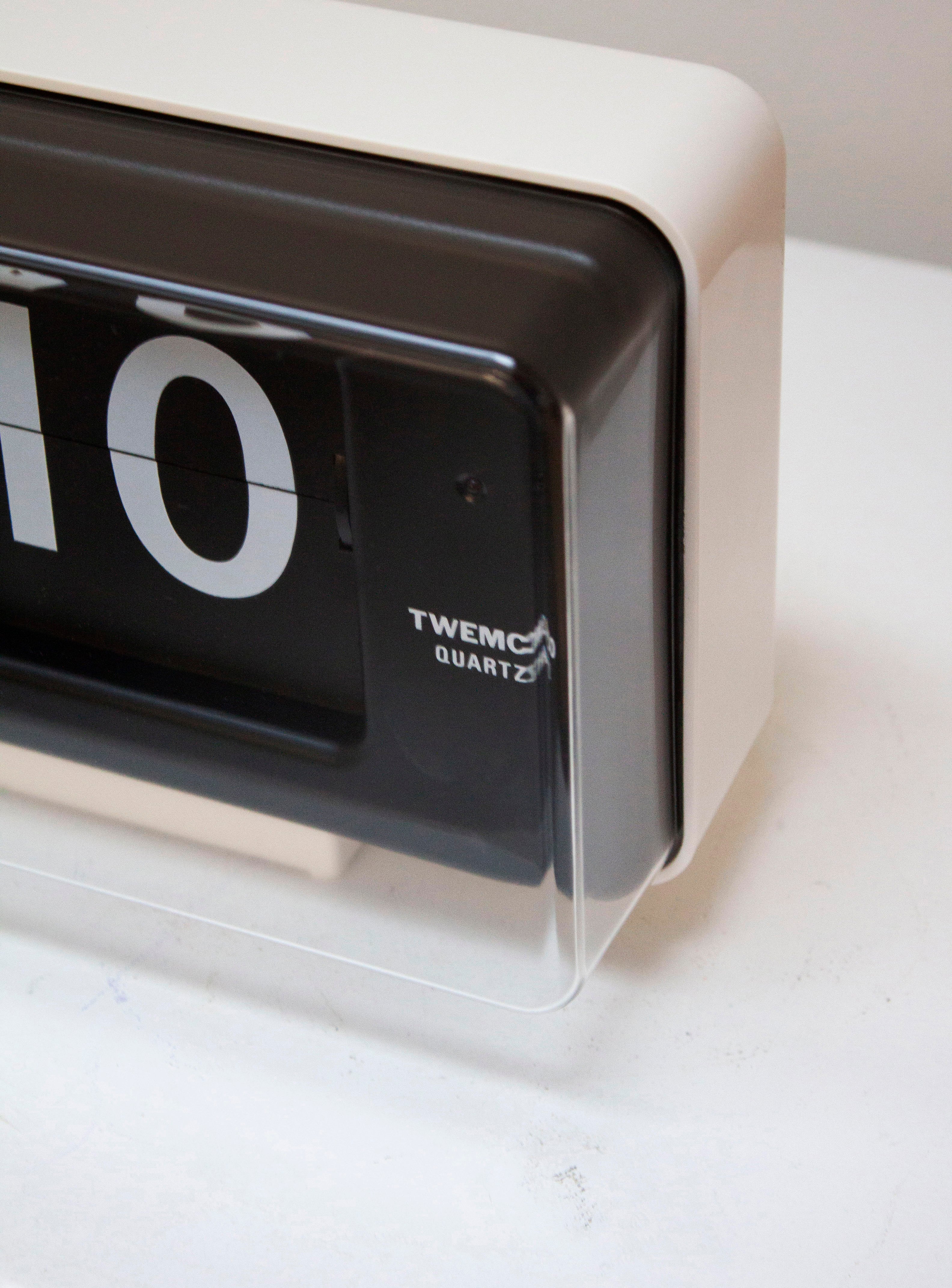 Twemco BQ-50 Flip Clock (White/Black) - Image 7