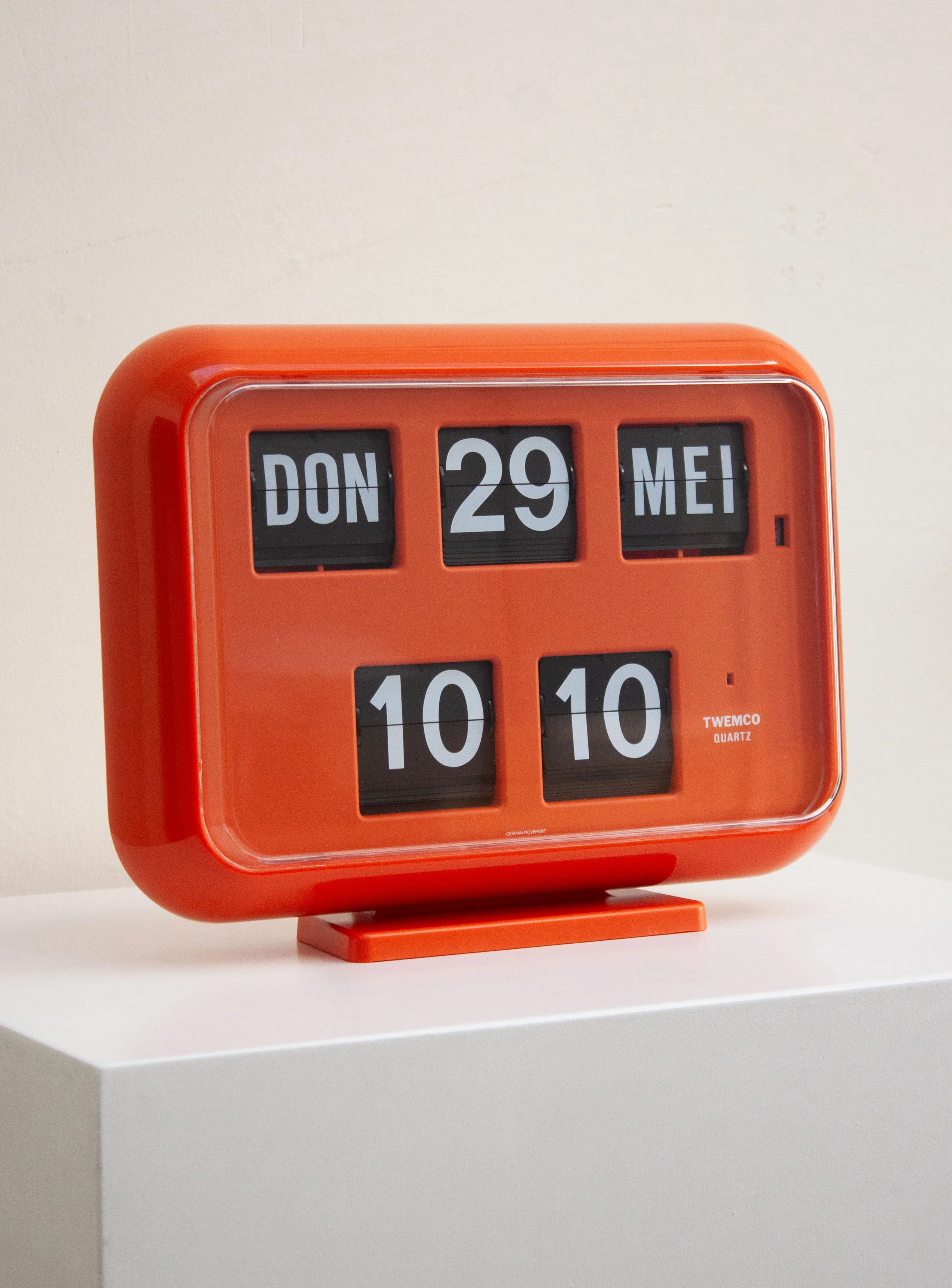 Twemco QD-35 Calendar Flip Clock (Orange) - Image 5