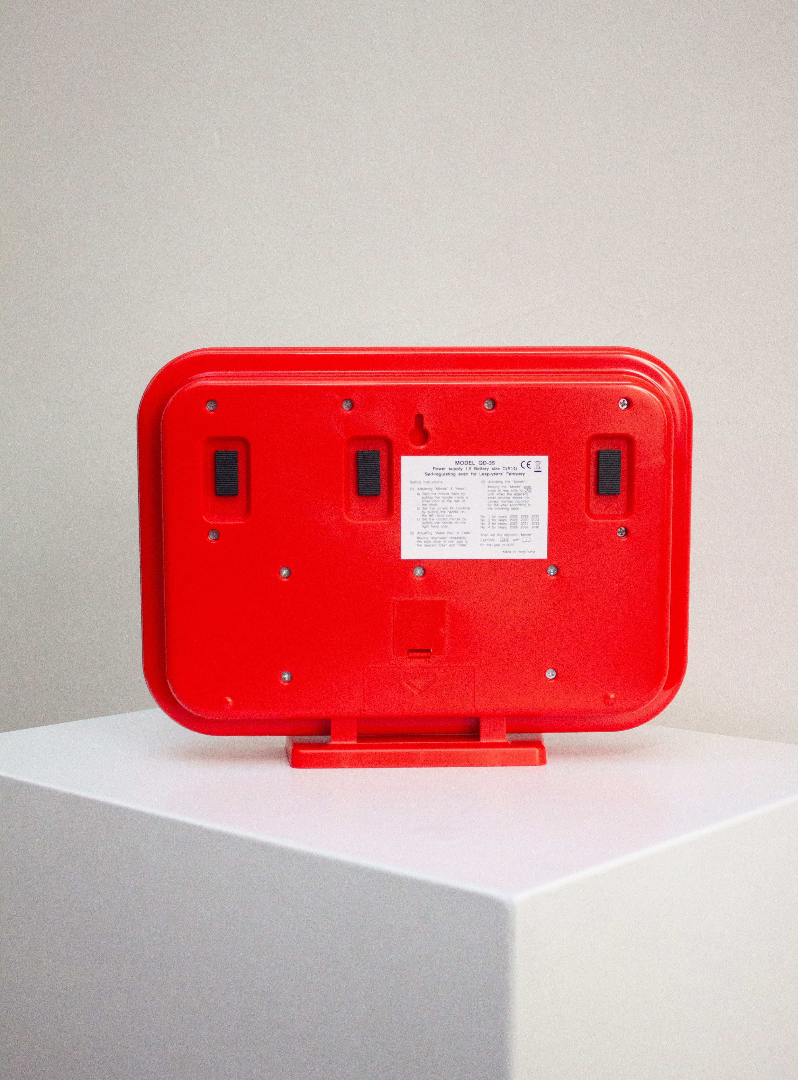 Twemco QD-35 Calendar Flip Clock (Red) - Image 11