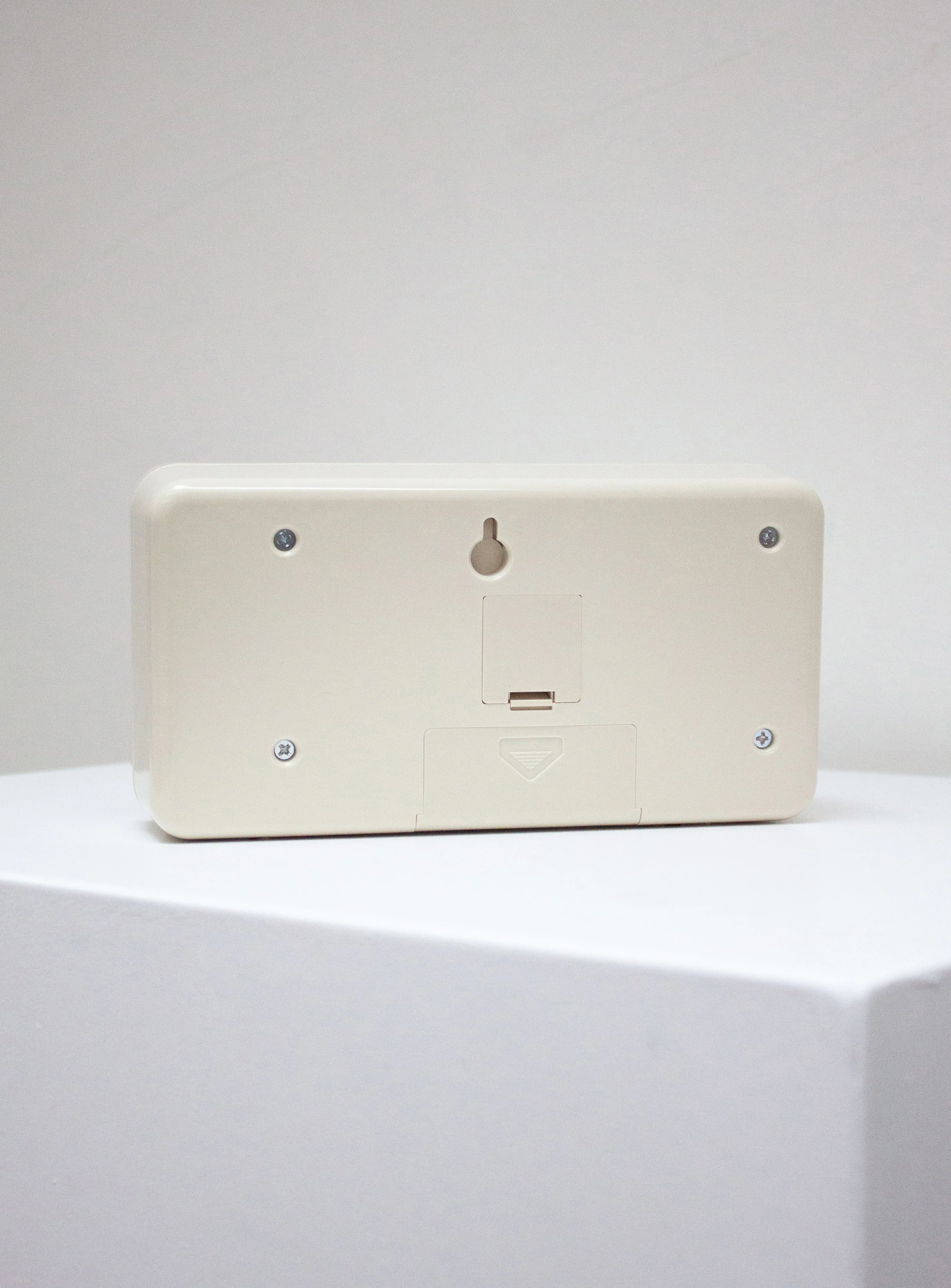 Twemco QT-30 Flip Clock (Beige) - Image 8