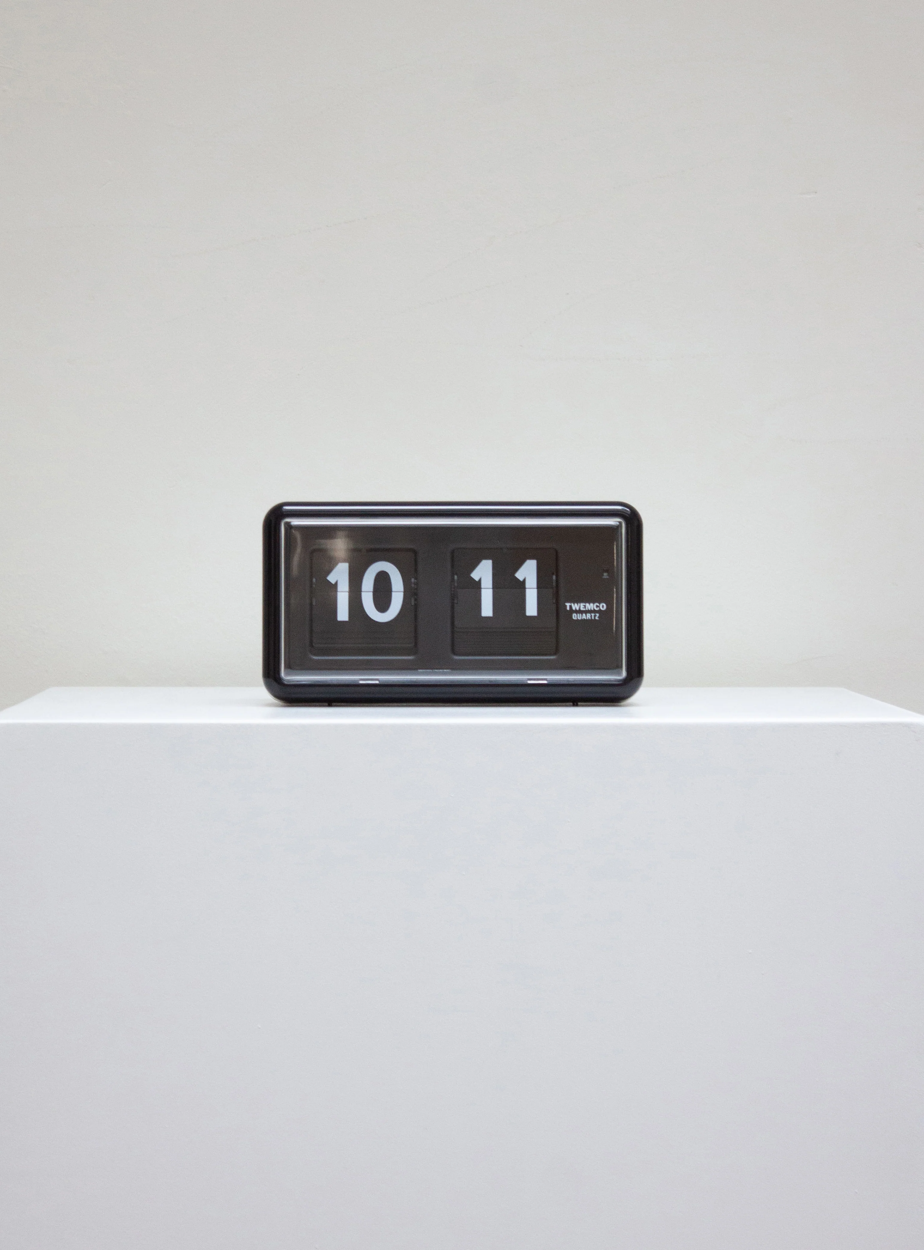 Twemco QT-30 Flip Clock (Black)