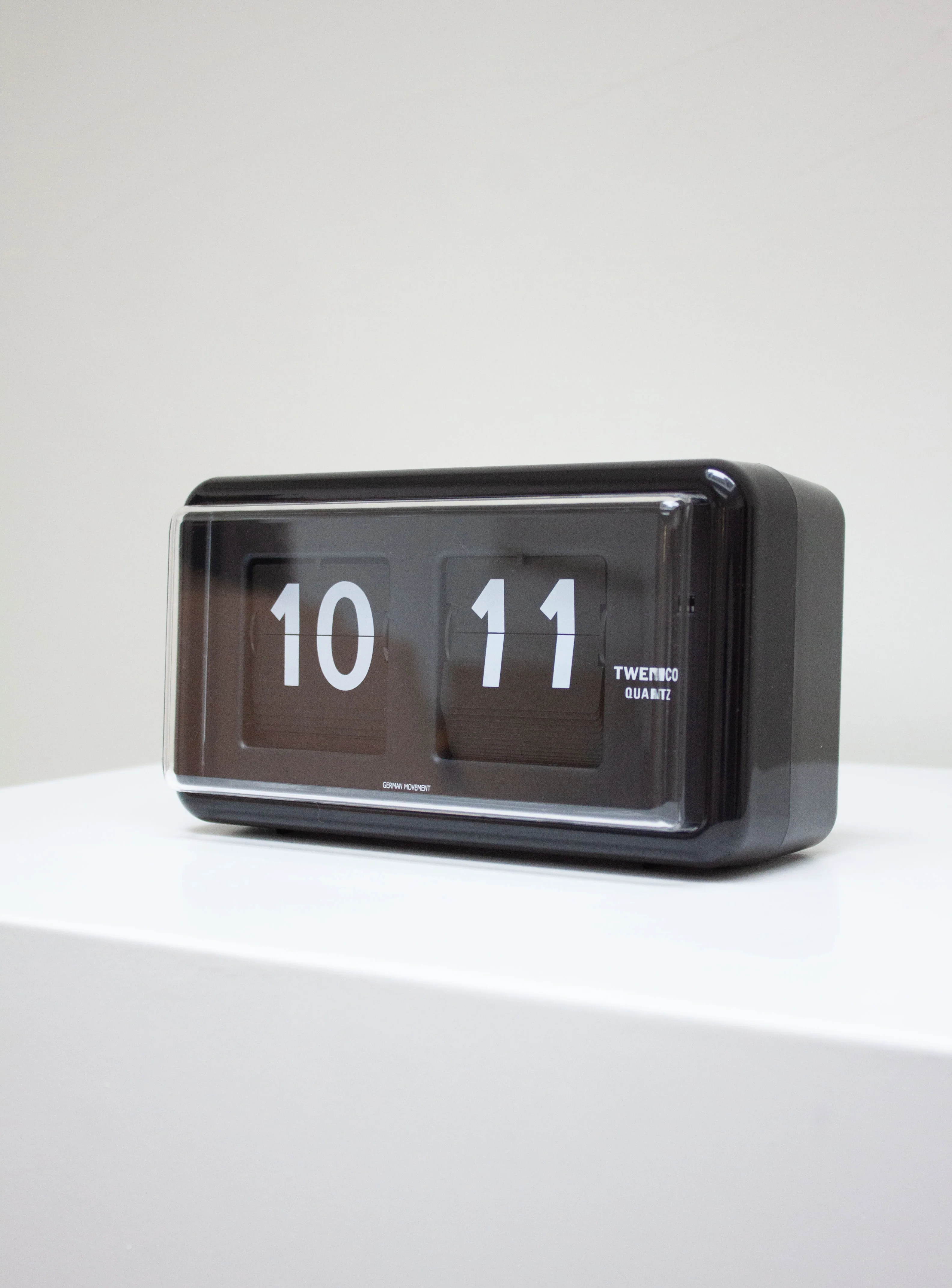 Twemco QT-30 Flip Clock (Black) - Image 7
