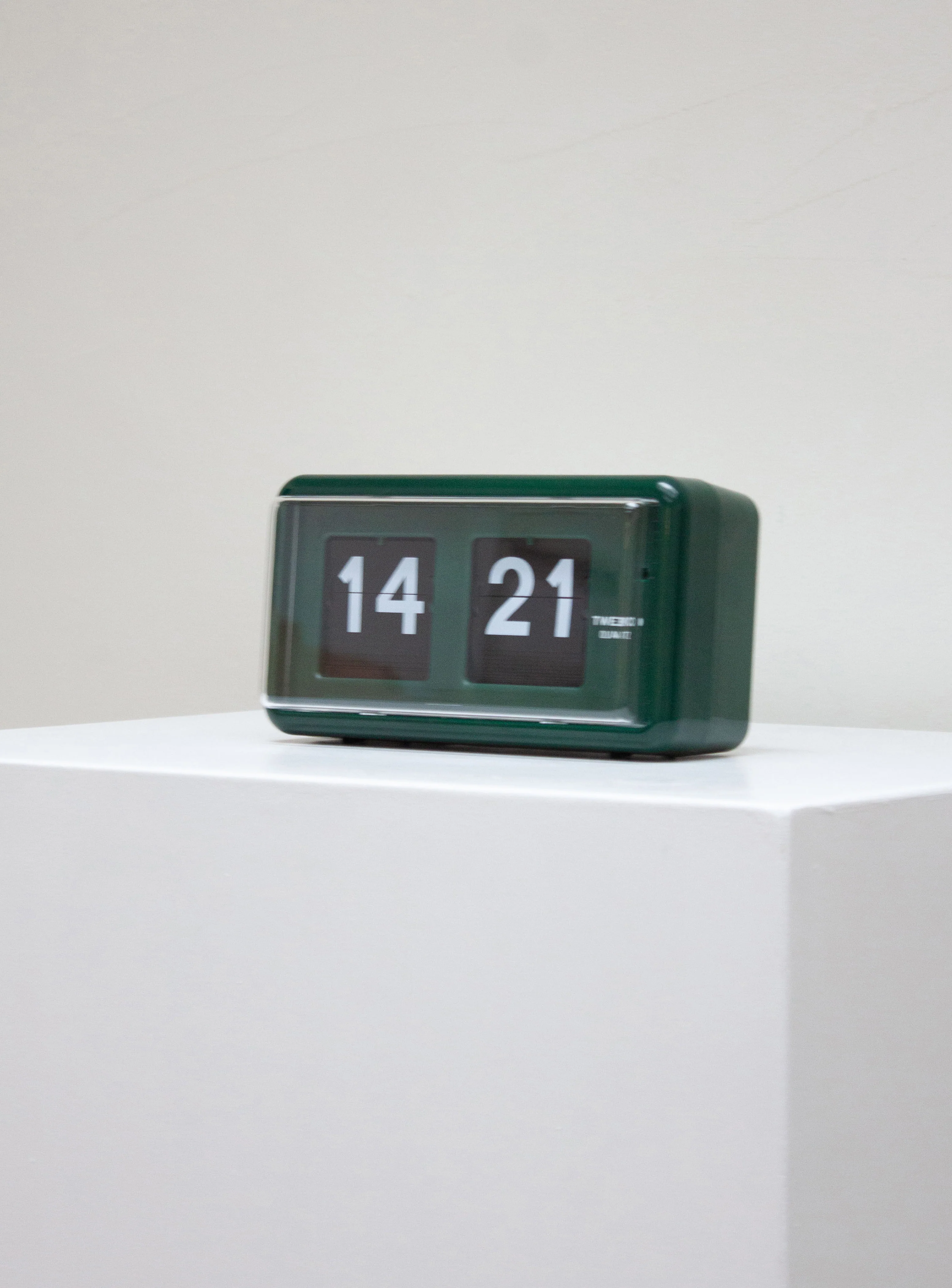 Twemco QT-30 Flip Clock (Green) - Image 4
