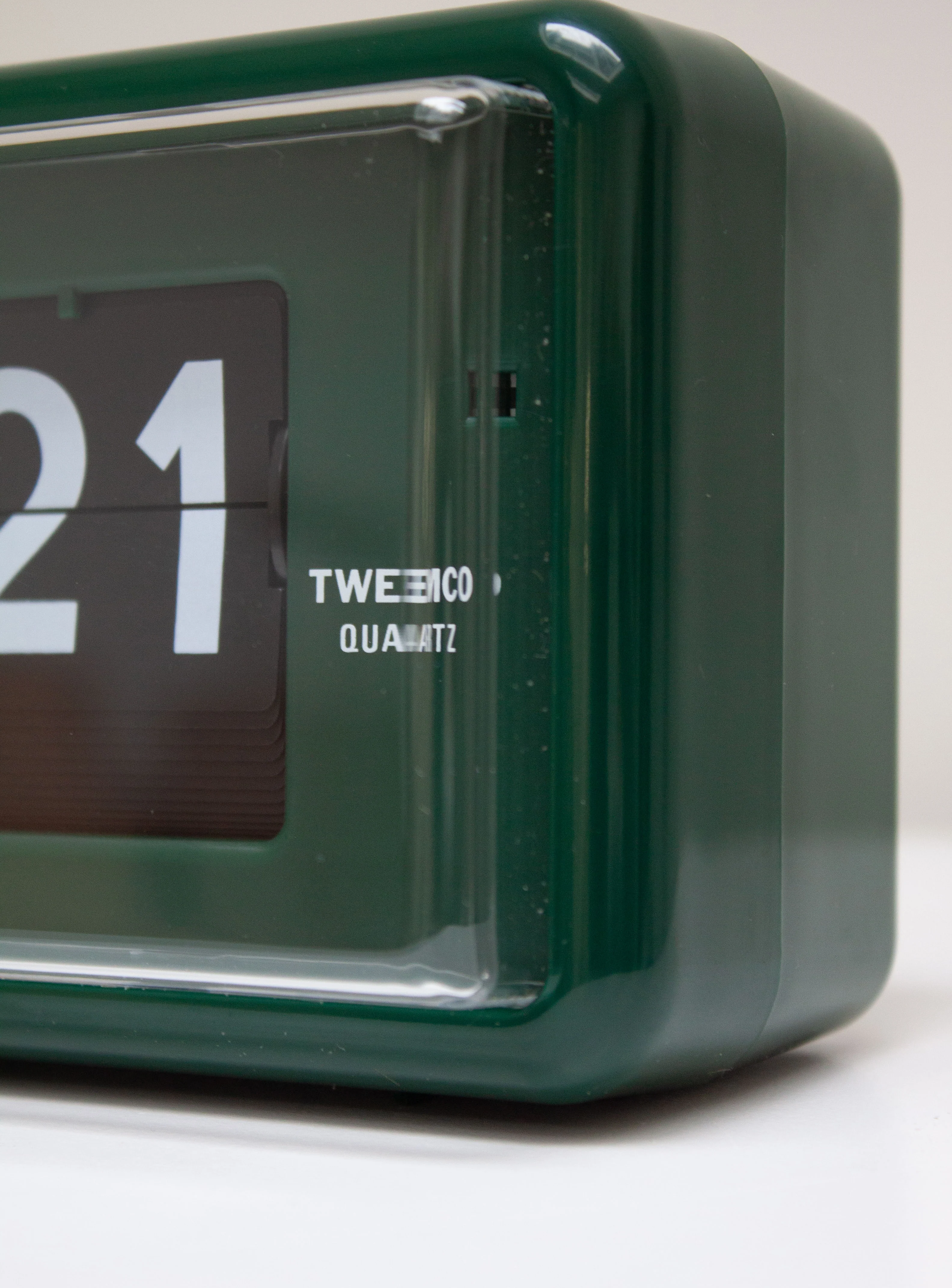 Twemco QT-30 Flip Clock (Green) - Image 7