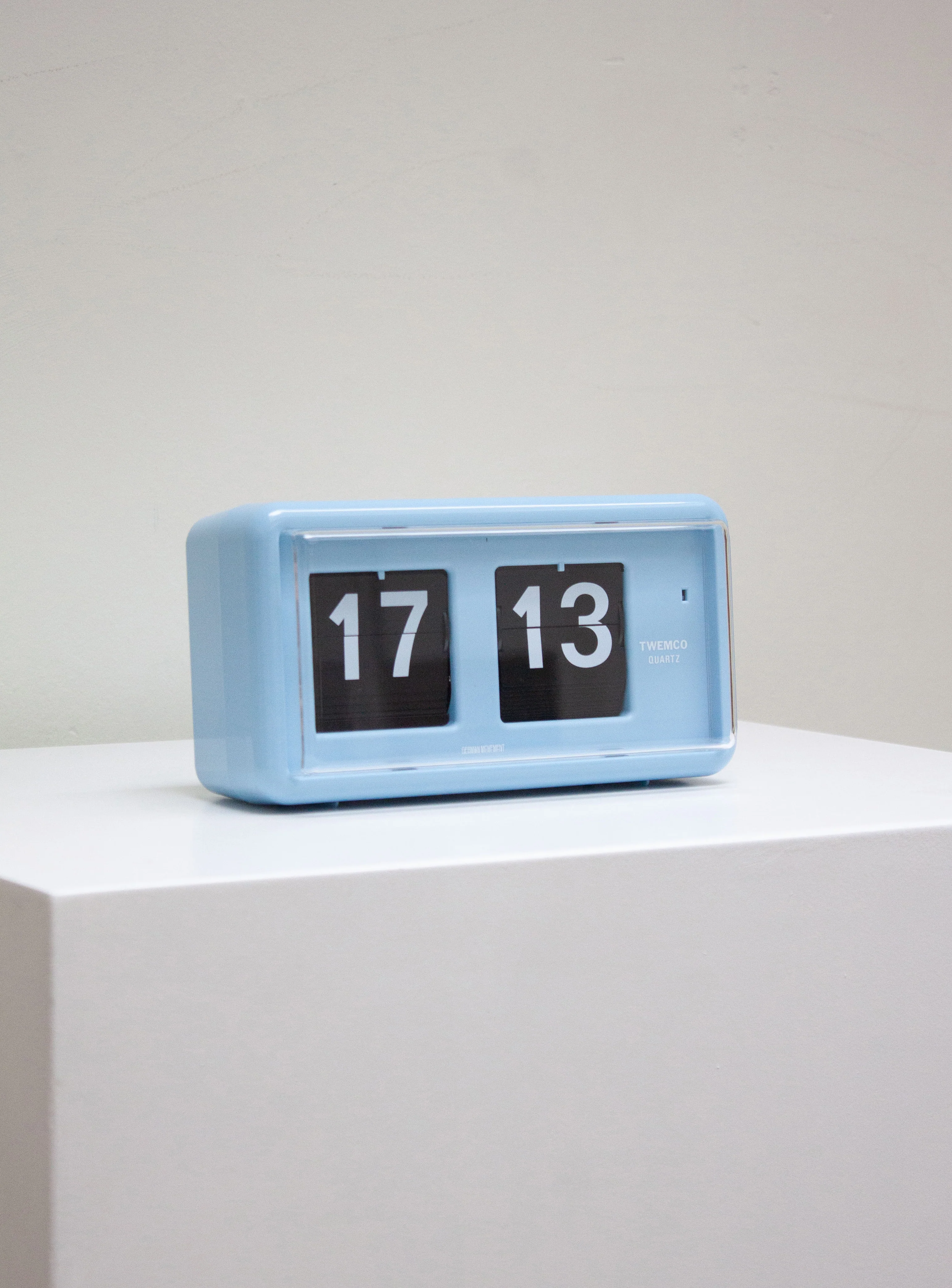 Twemco QT-30 Flip Clock (Light Blue) - Image 6
