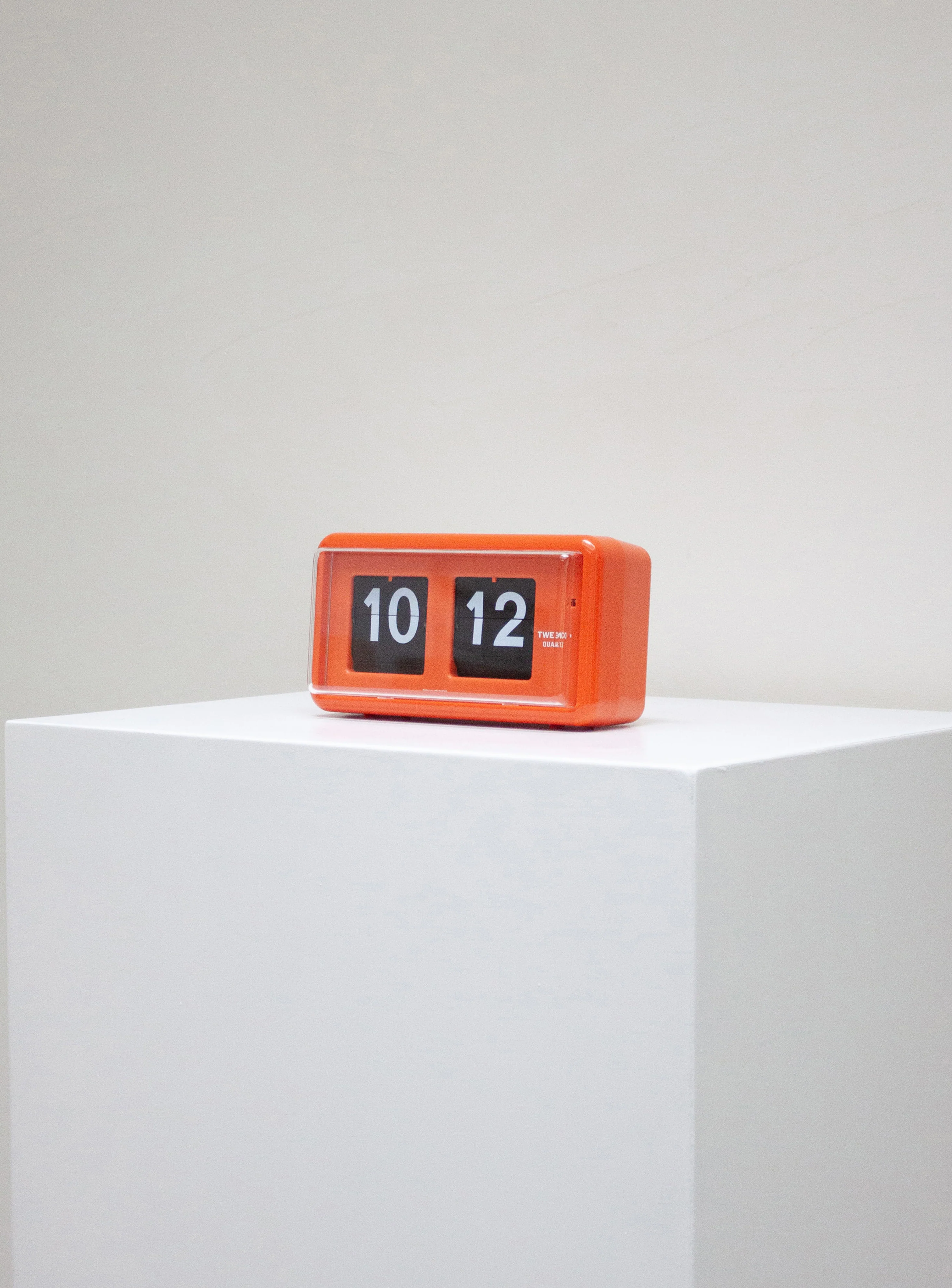 Twemco QT-30 Flip Clock (Orange) - Image 3