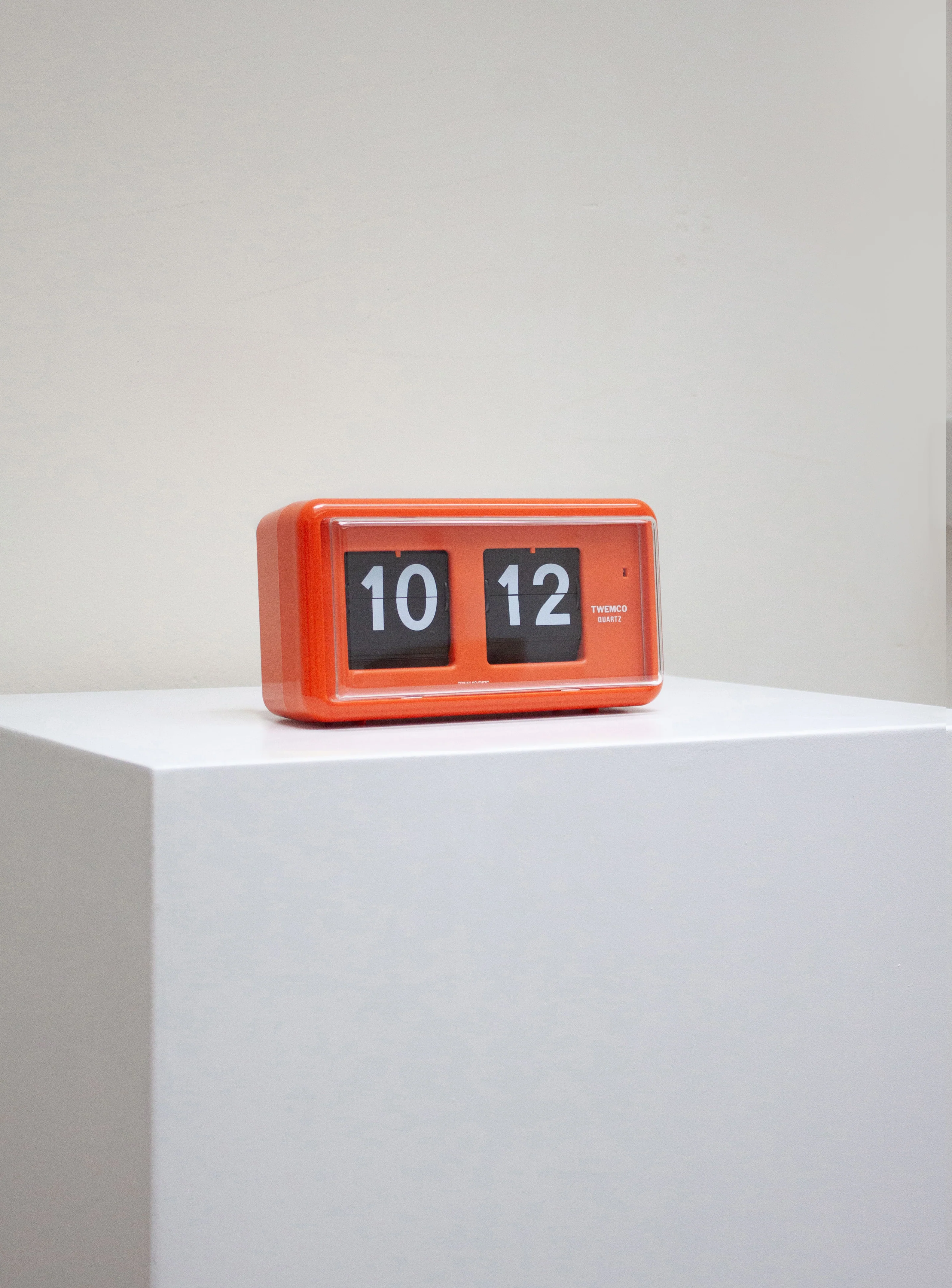 Twemco QT-30 Flip Clock (Orange) - Image 5