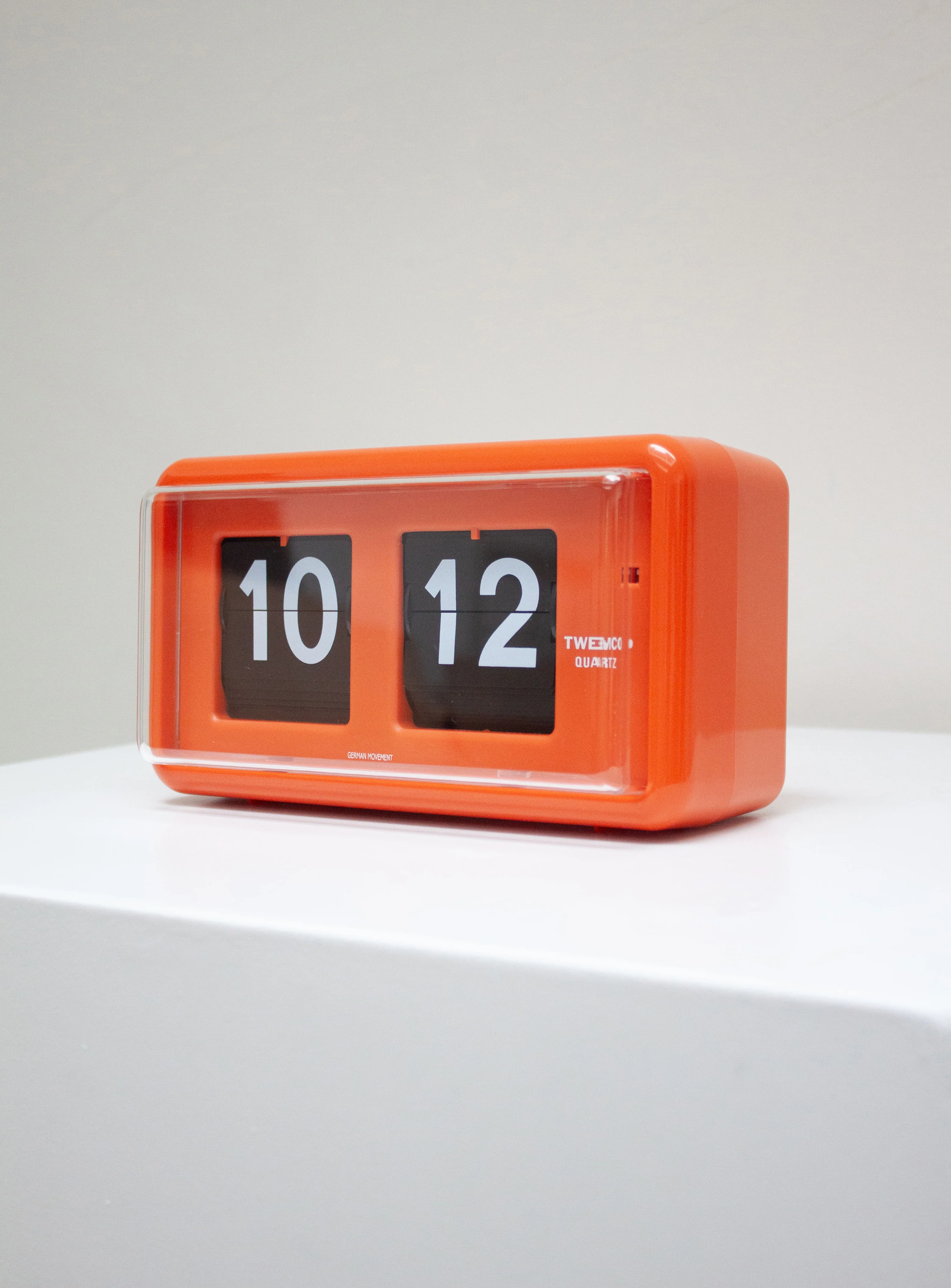 Twemco QT-30 Flip Clock (Orange) - Image 6