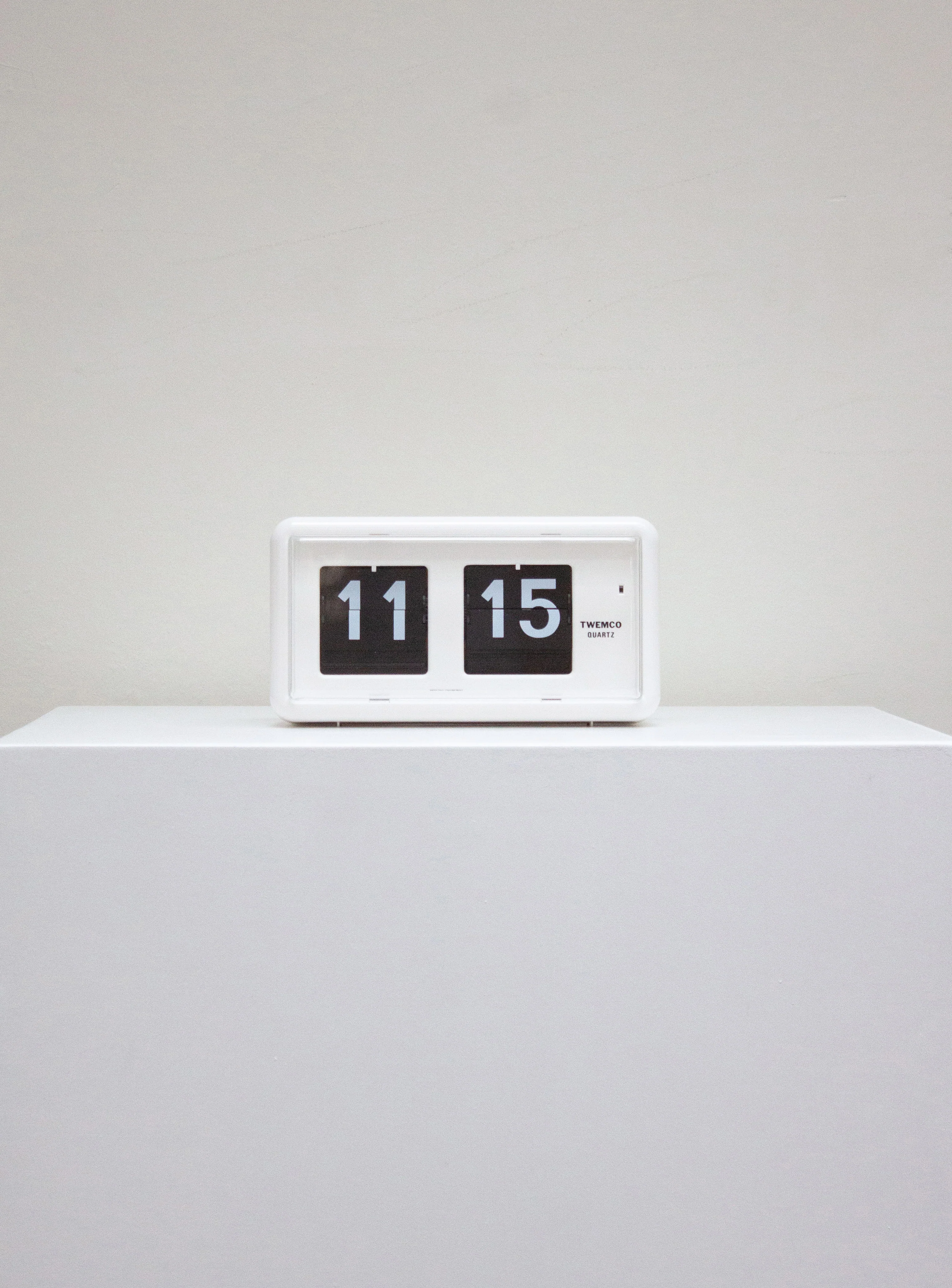Twemco QT-30 Flip Clock (White)