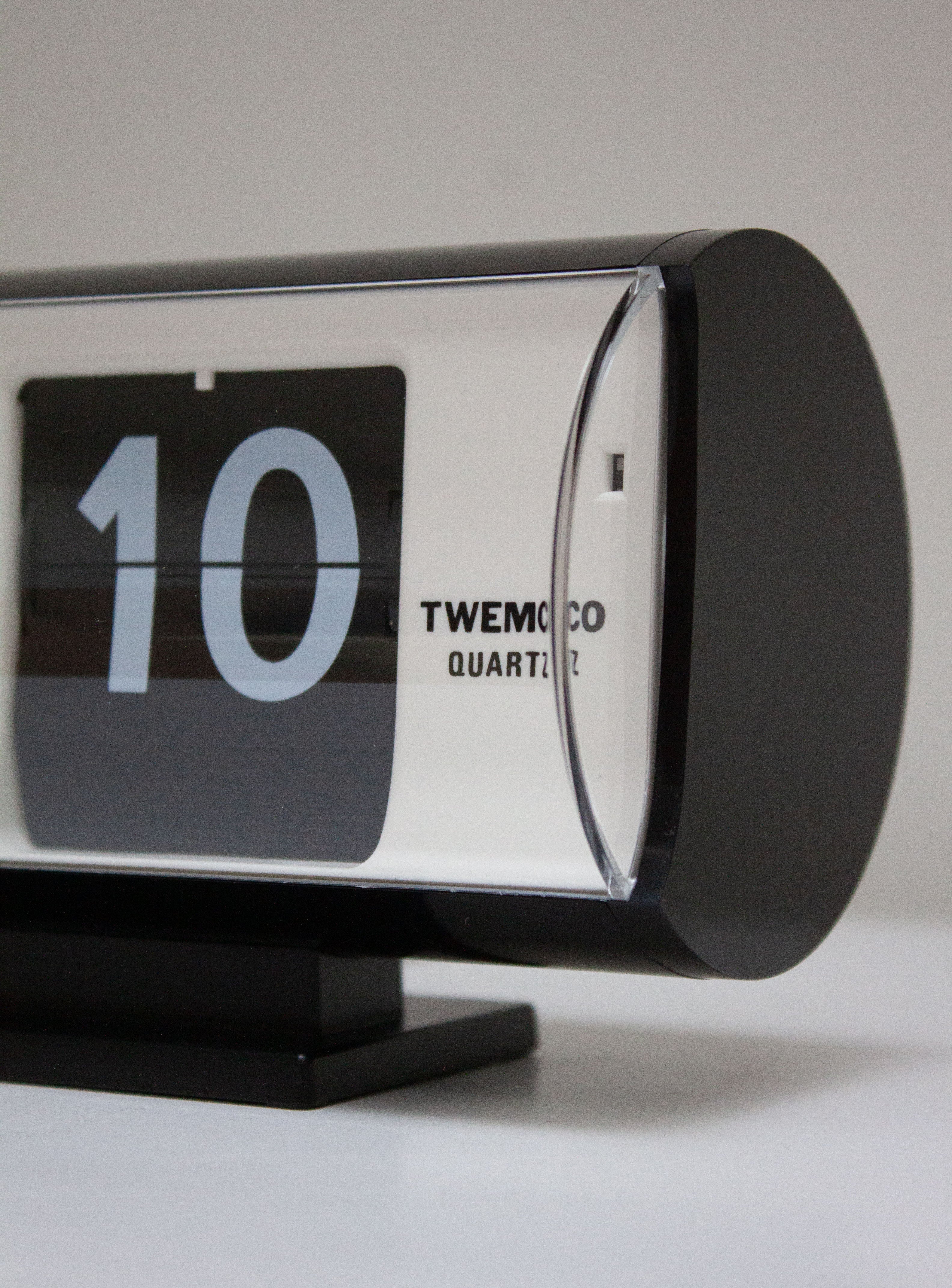 Twemco QT-30T Flip Clock (Black) - Image 6